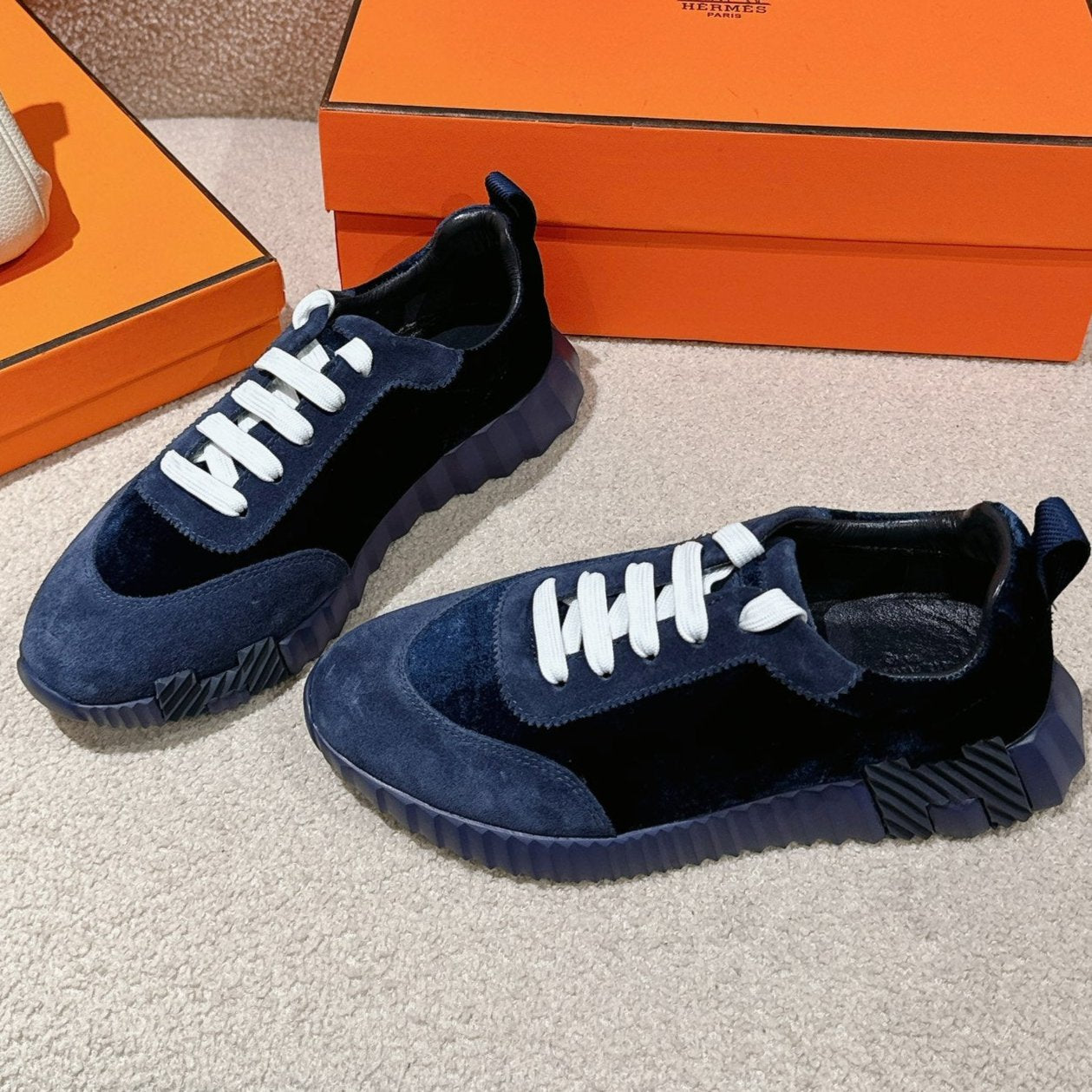 HERMES MAINLAND SNEAKER IN NAVY BLUE SUEDE AND BLACK VELVET