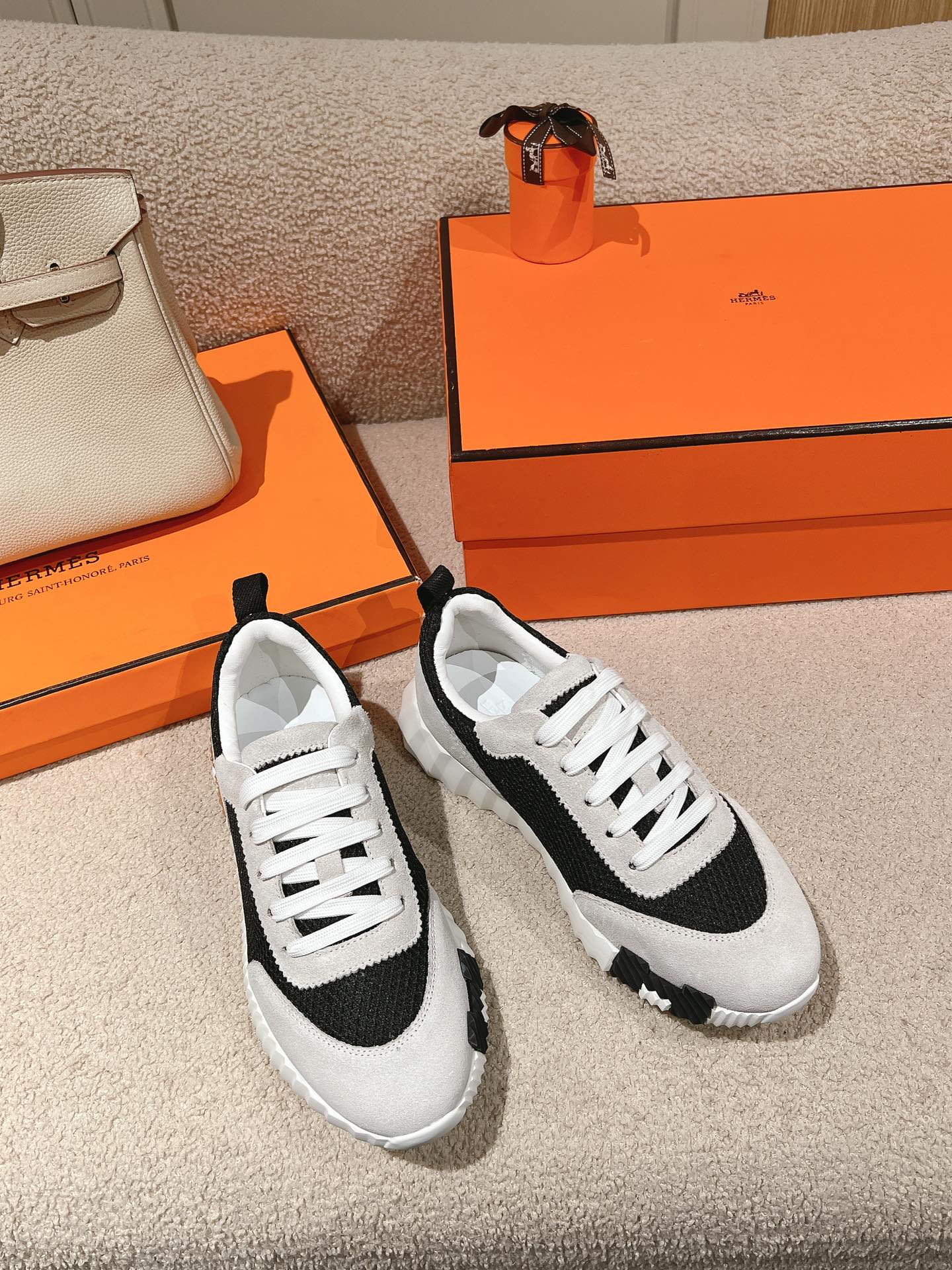 HERMES MAINLAND SNEAKER IN PALE GRAY SUEDE AND BLACK BREATHABLE MESH FABRIC