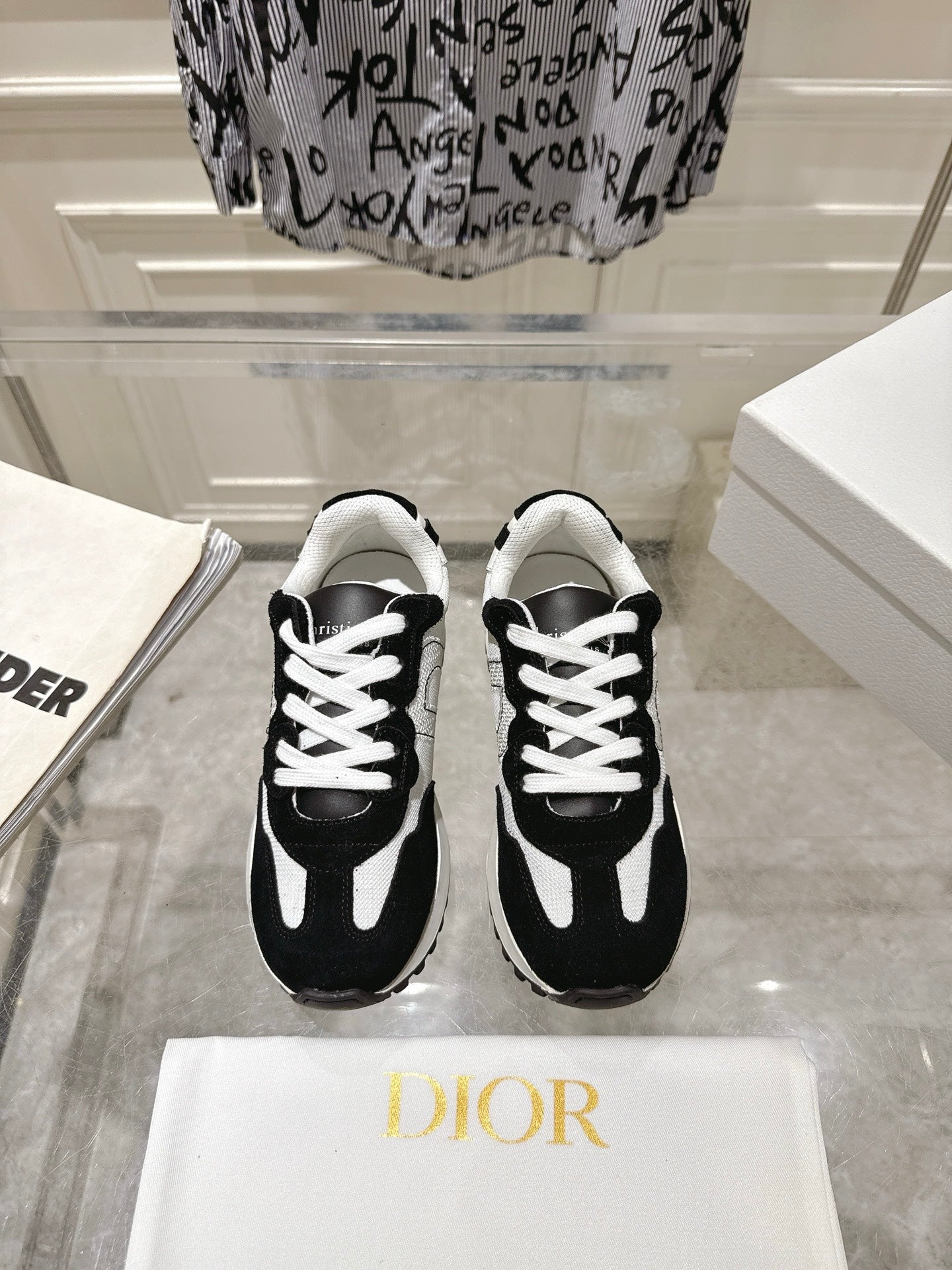 DIOR 25S C'EST  SNEAKER IN WHITE BLACK CALFSKIN AND SUEDE