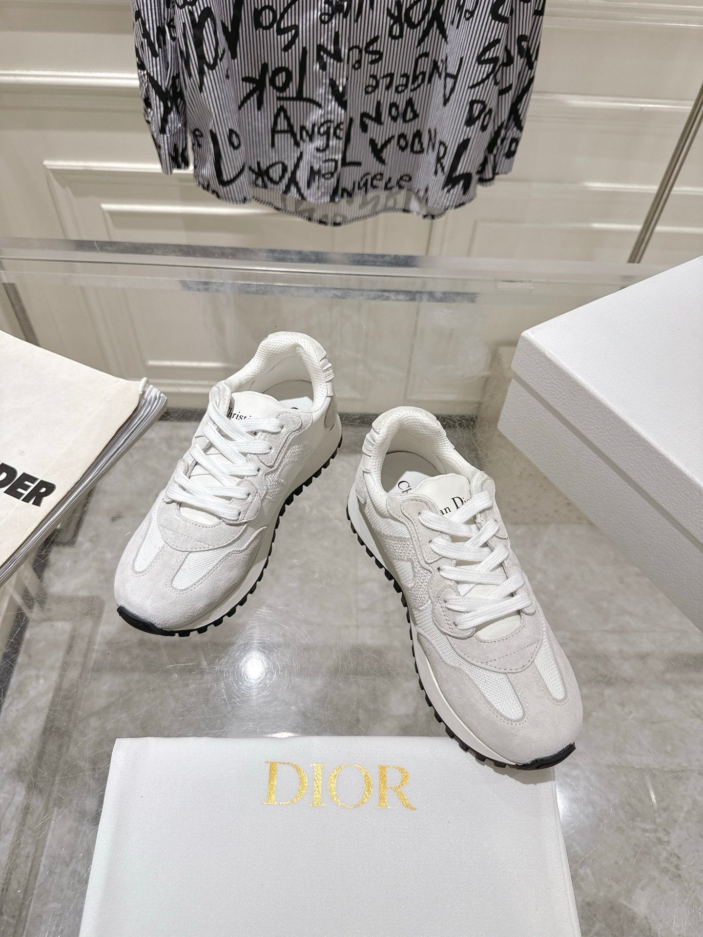 DIOR 25S C'EST  SNEAKER IN WHITE LIGHT GRAY CALFSKIN AND SUEDE