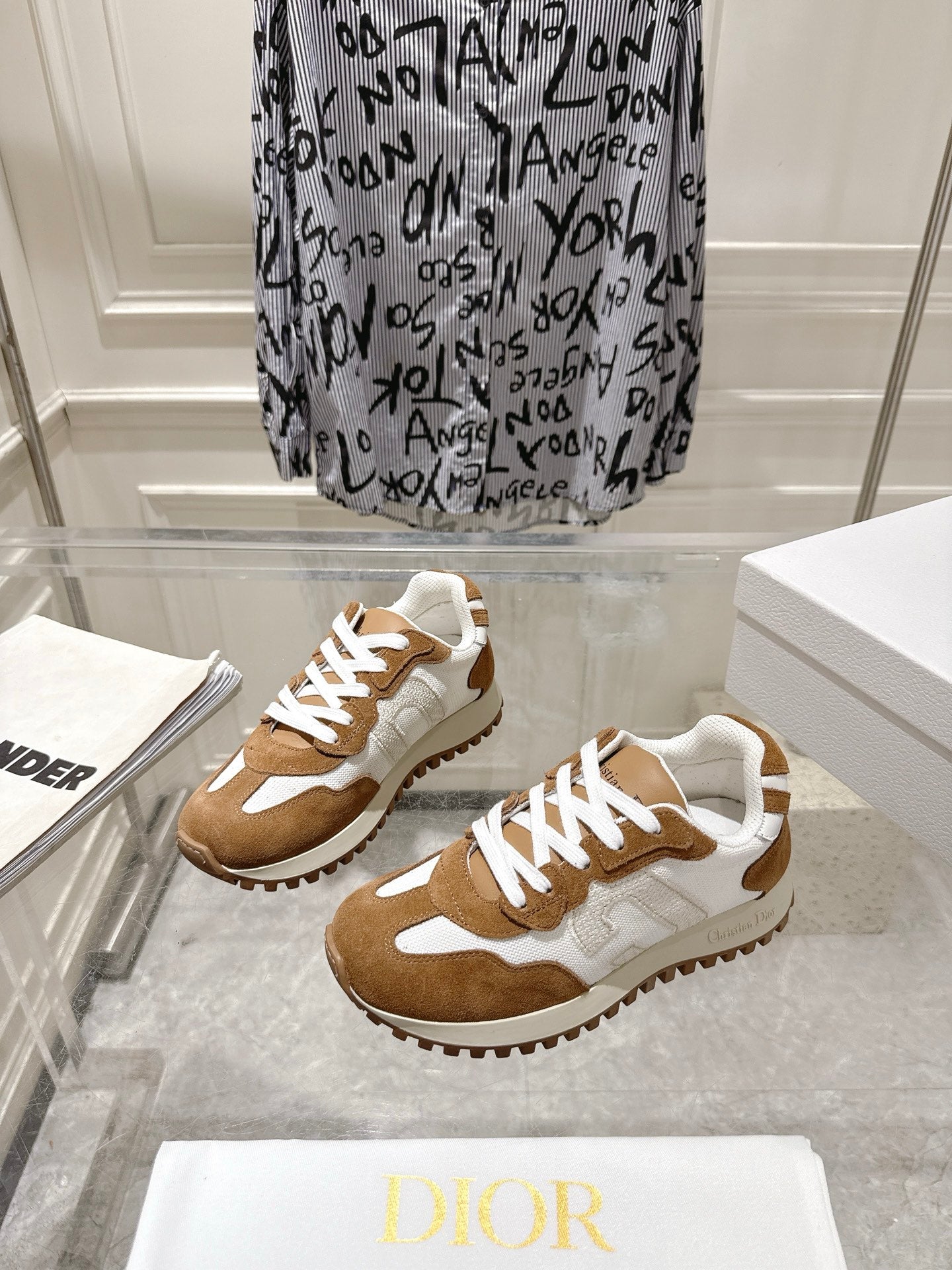 DIOR 25S C'EST  SNEAKER IN WHITE HAZELNUT CALFSKIN AND SUEDE