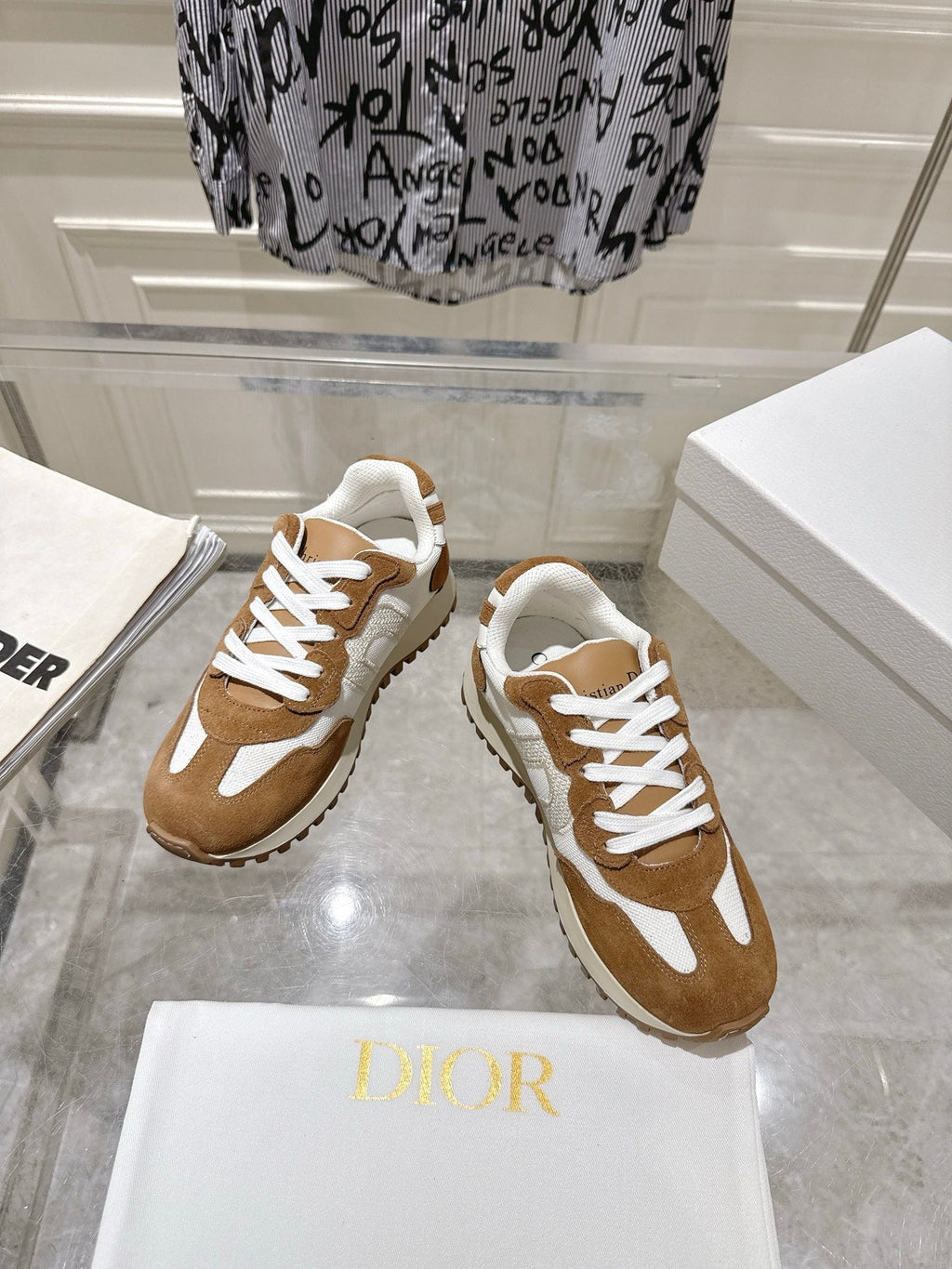 DIOR 25S C'EST  SNEAKER IN WHITE HAZELNUT CALFSKIN AND SUEDE
