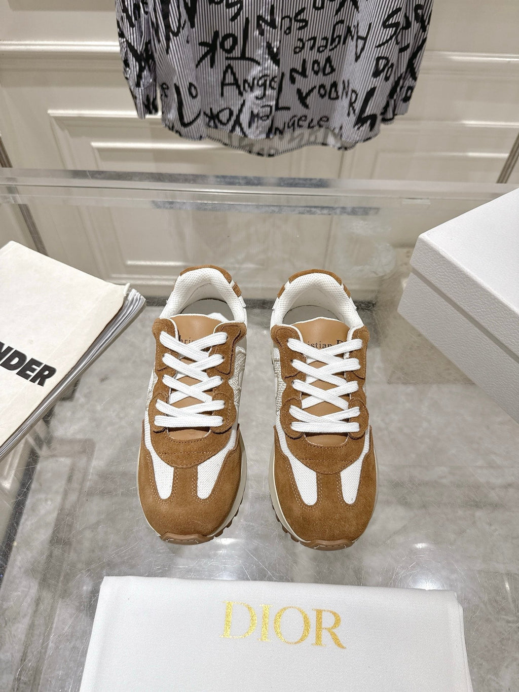 DIOR 25S C'EST  SNEAKER IN WHITE HAZELNUT CALFSKIN AND SUEDE
