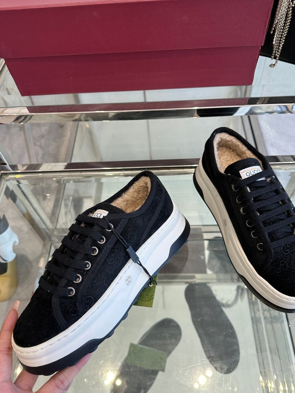 GUCCI SNEAKER IN BLACK CANVAS WITH BEIGE FLEECE LINING