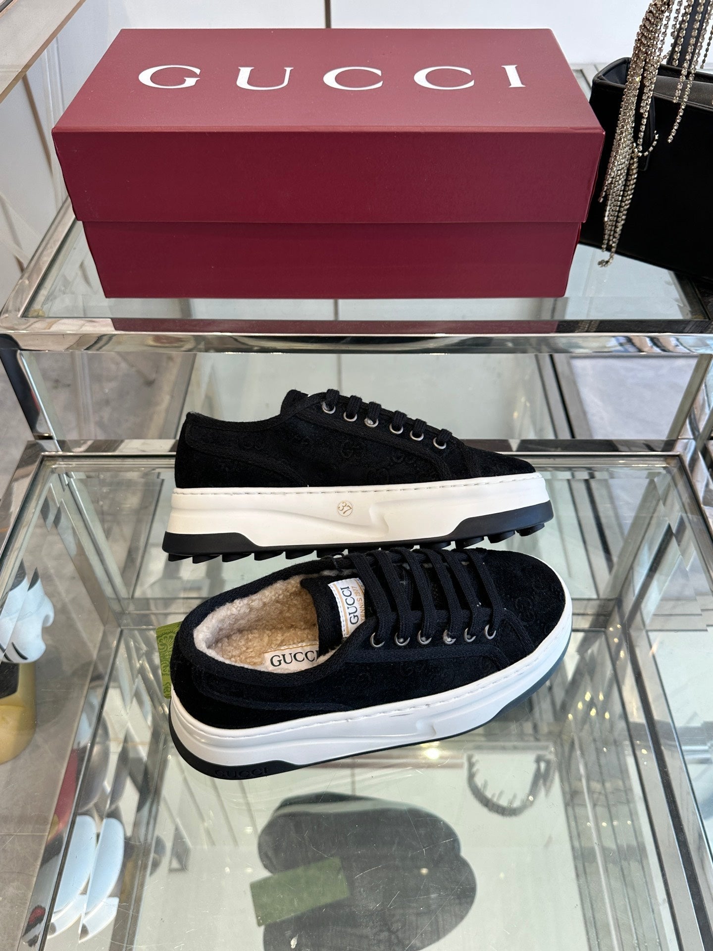 GUCCI SNEAKER IN BLACK CANVAS WITH BEIGE FLEECE LINING
