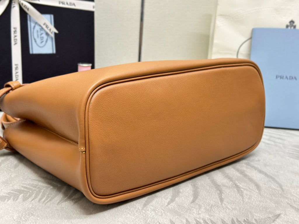 PRADA 25S BUCKLE MEDIUM HANDBAG 35 IN RK CARAMEL CALFSKIN GOLD HARDWRE