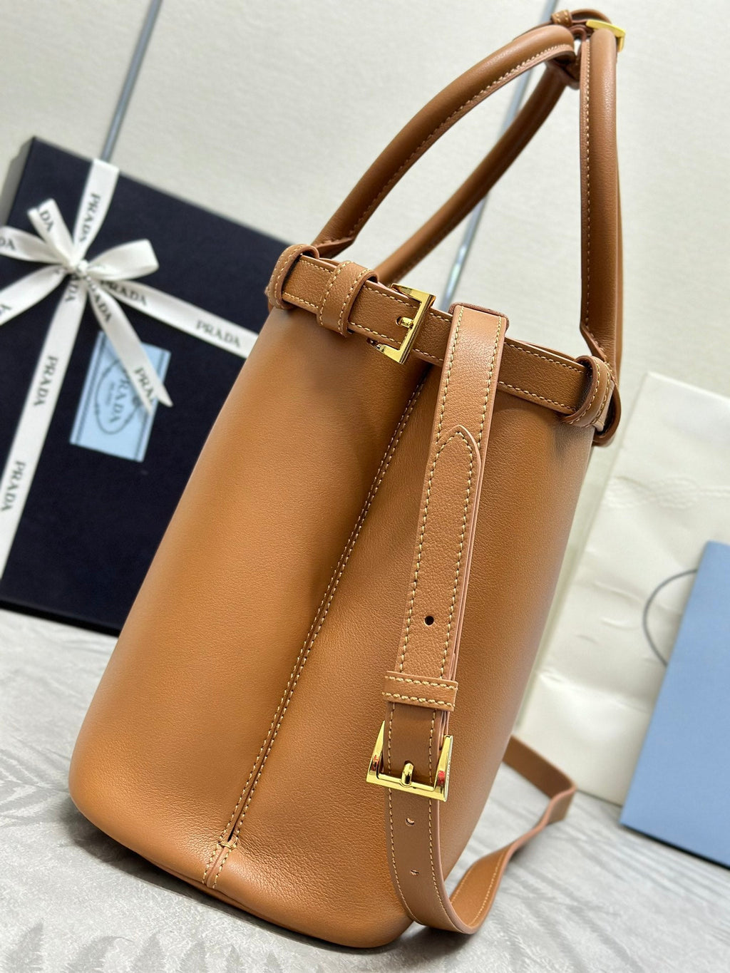 PRADA 25S BUCKLE MEDIUM HANDBAG 35 IN RK CARAMEL CALFSKIN GOLD HARDWRE