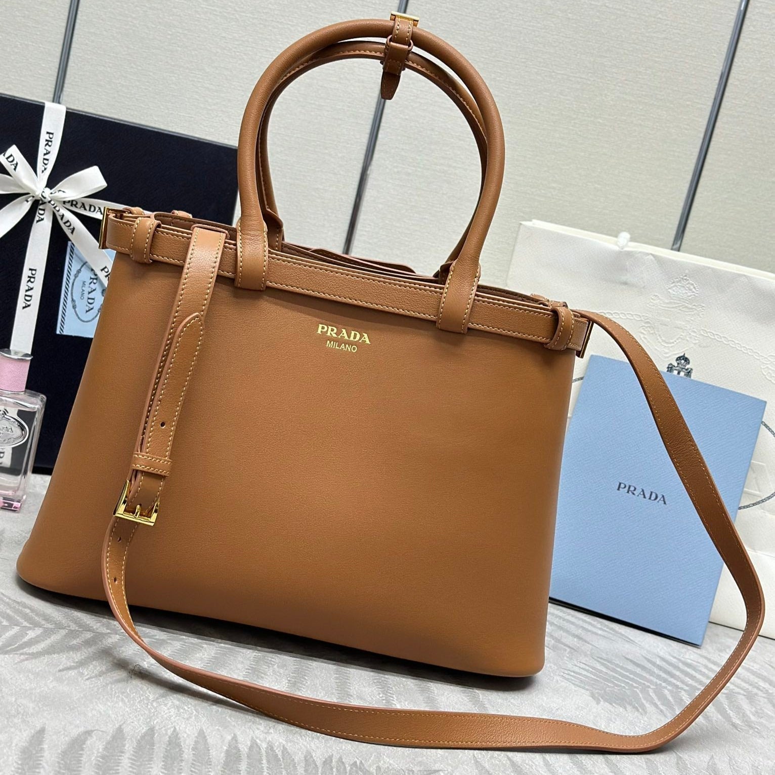 PRADA 25S BUCKLE MEDIUM HANDBAG 35 IN RK CARAMEL CALFSKIN GOLD HARDWRE