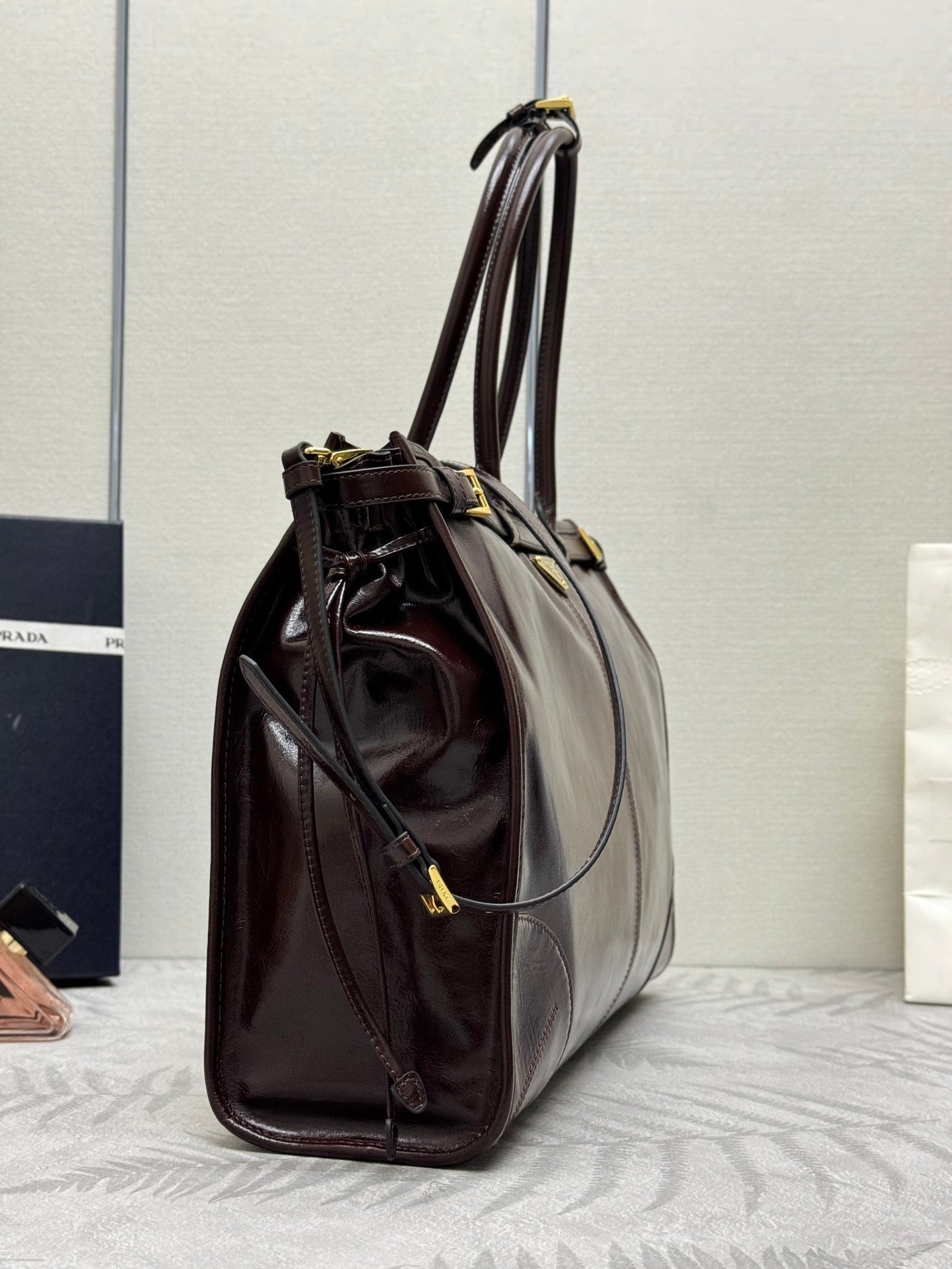 PRADA 25S BONNIE EXTRA-LARGE 42 IN RK BROWN GLOSSY CALFSKIN GOLD HARDWRE
