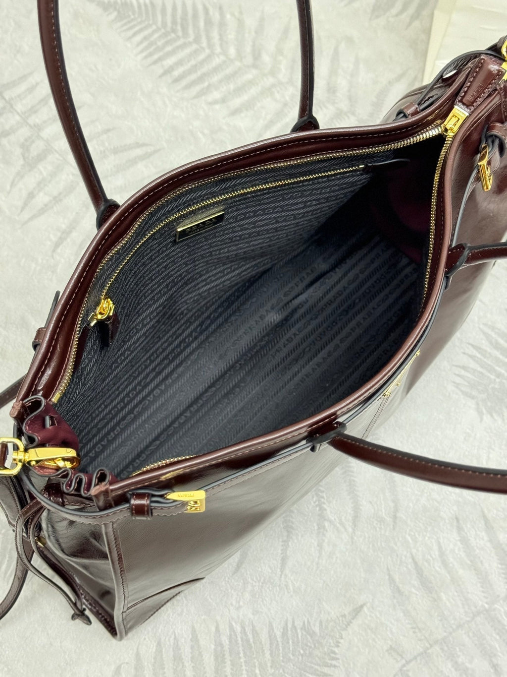 PRADA 25S BONNIE EXTRA-LARGE 42 IN RK BROWN GLOSSY CALFSKIN GOLD HARDWRE