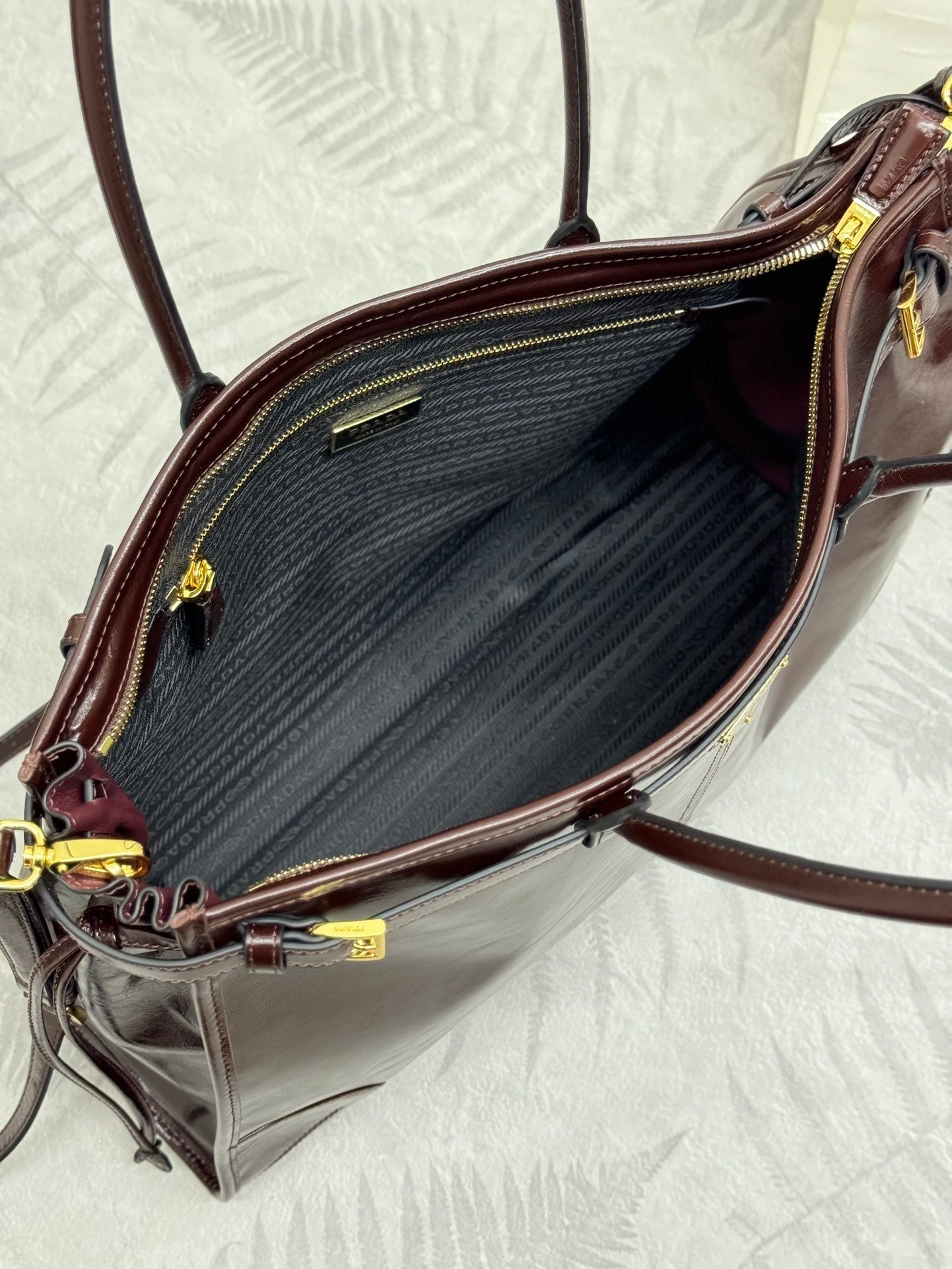 PRADA 25S BONNIE EXTRA-LARGE 42 IN RK BROWN GLOSSY CALFSKIN GOLD HARDWRE
