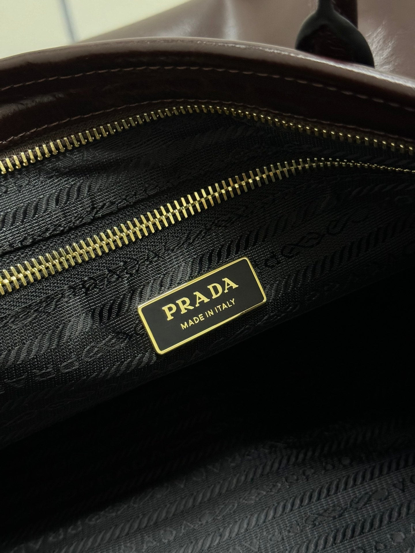 PRADA 25S BONNIE EXTRA-LARGE 42 IN RK BROWN GLOSSY CALFSKIN GOLD HARDWRE