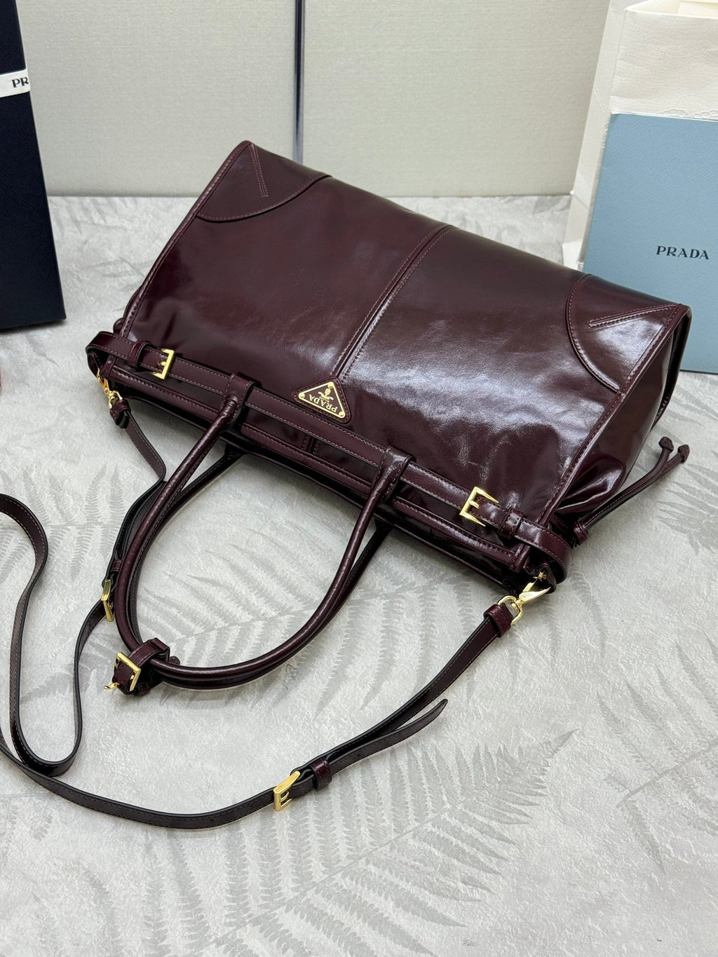 PRADA 25S BONNIE LARGE HANDBAG 38 IN BURGUNDY GLOSSY CALFSKIN GOLD HARDWRE