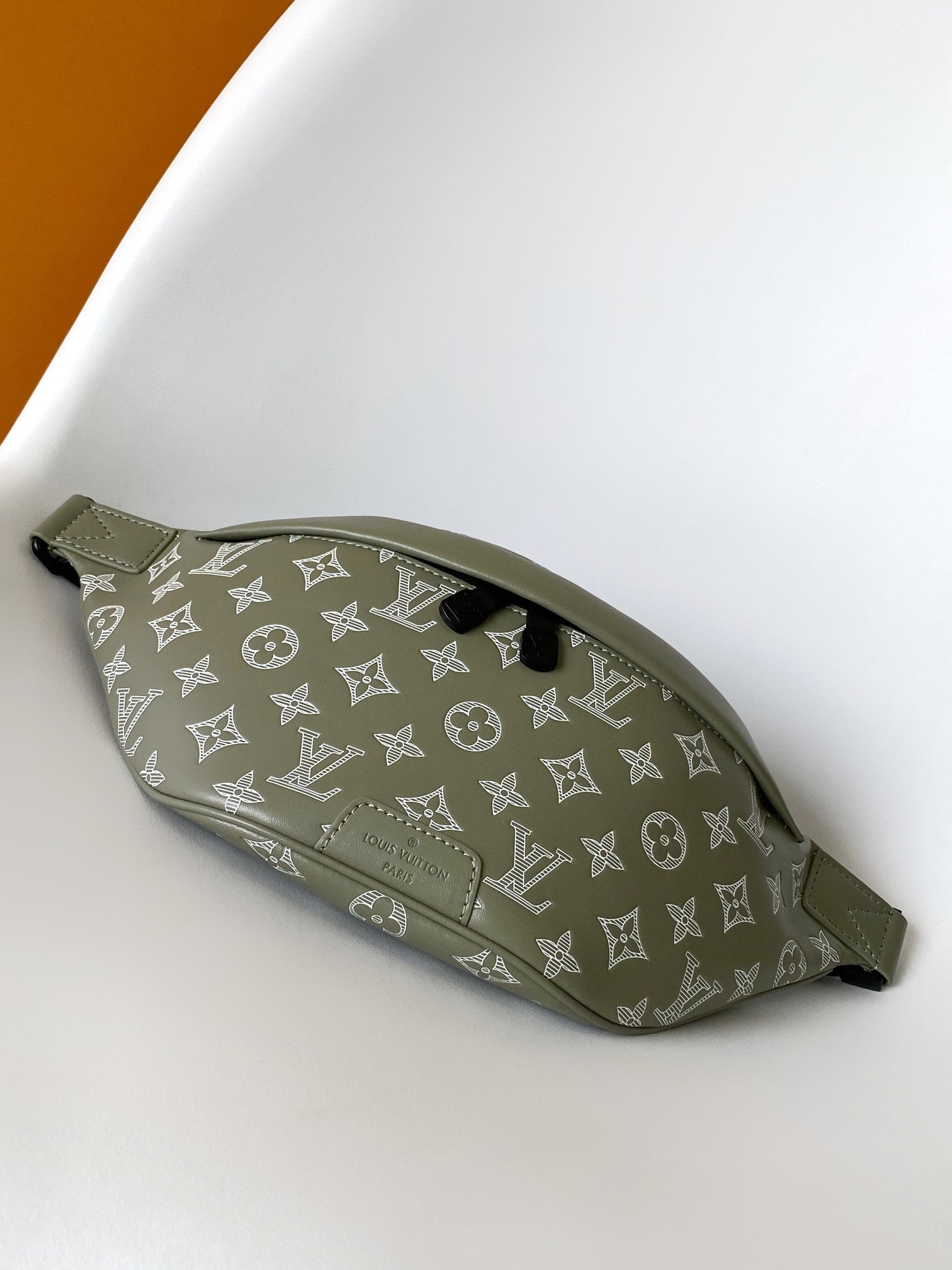 LOUIS VUITTON LV 25S DISCOVERY BUMBAG 44 IN OLIVE GREEN MONOGRAM CALFSKIN AND CANVAS