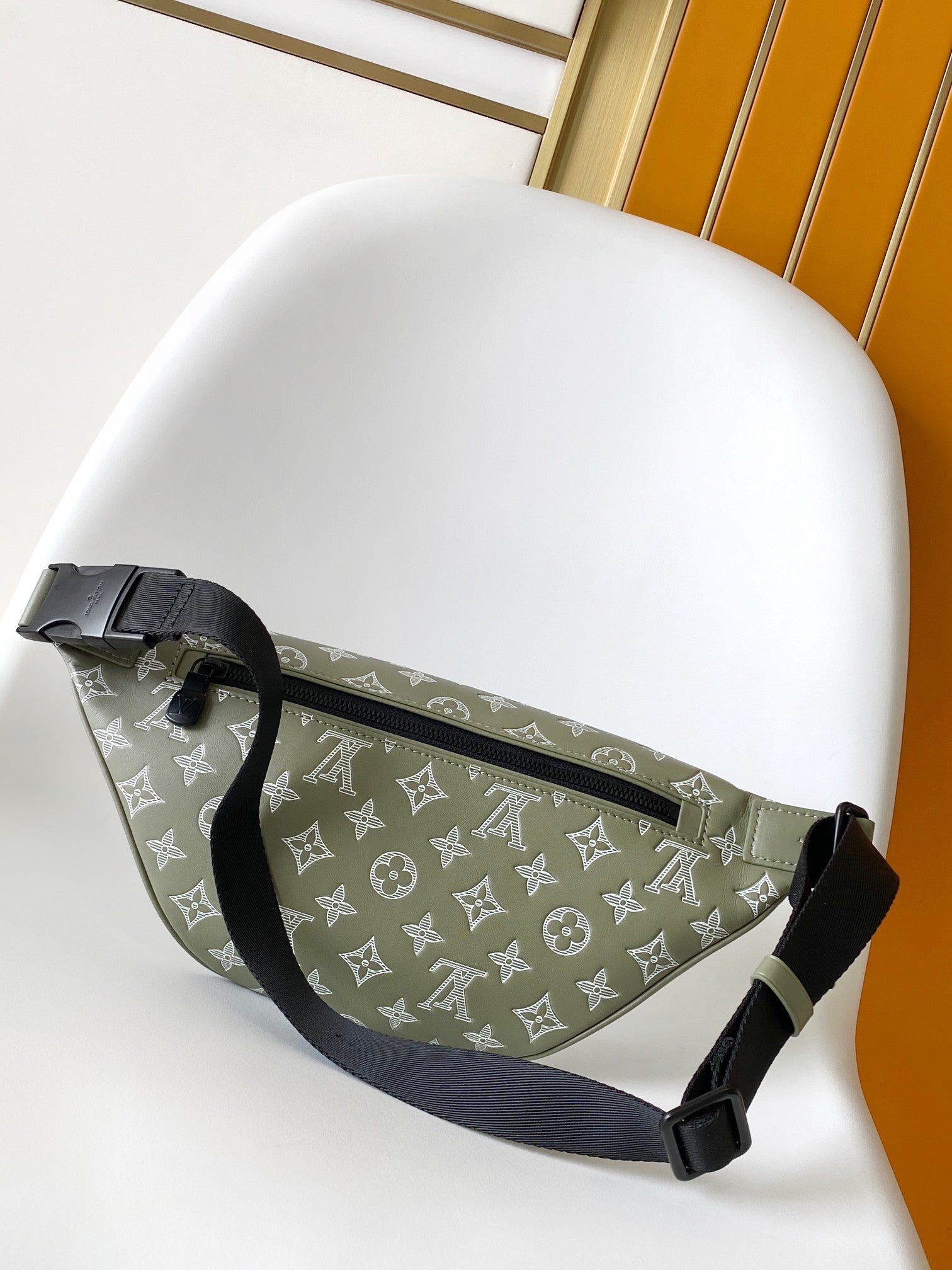 LOUIS VUITTON LV 25S DISCOVERY BUMBAG 44 IN OLIVE GREEN MONOGRAM CALFSKIN AND CANVAS