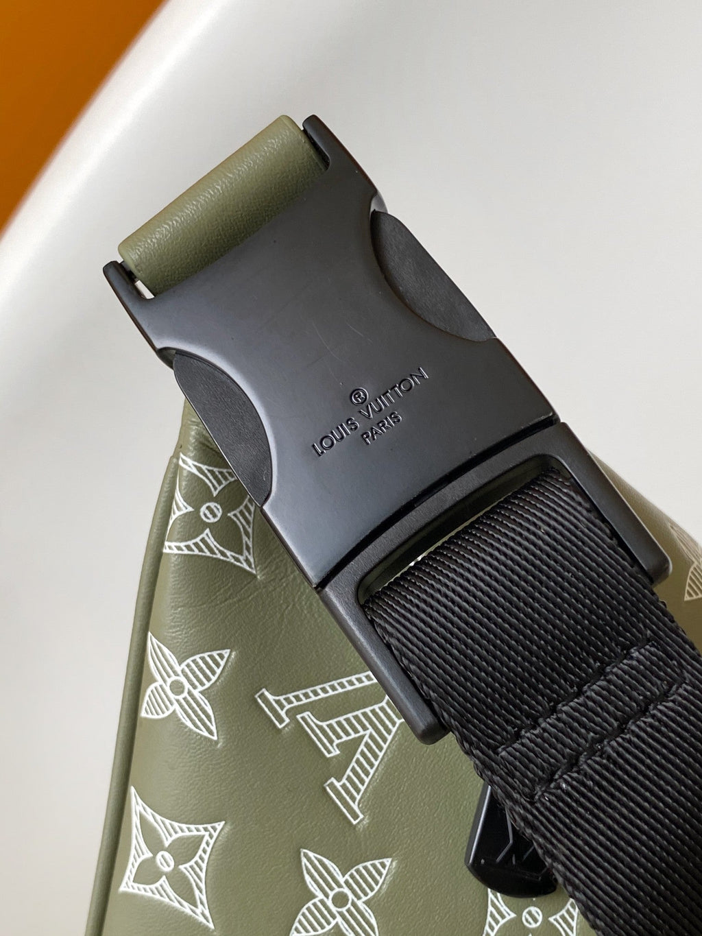 LOUIS VUITTON LV 25S DISCOVERY BUMBAG 44 IN OLIVE GREEN MONOGRAM CALFSKIN AND CANVAS