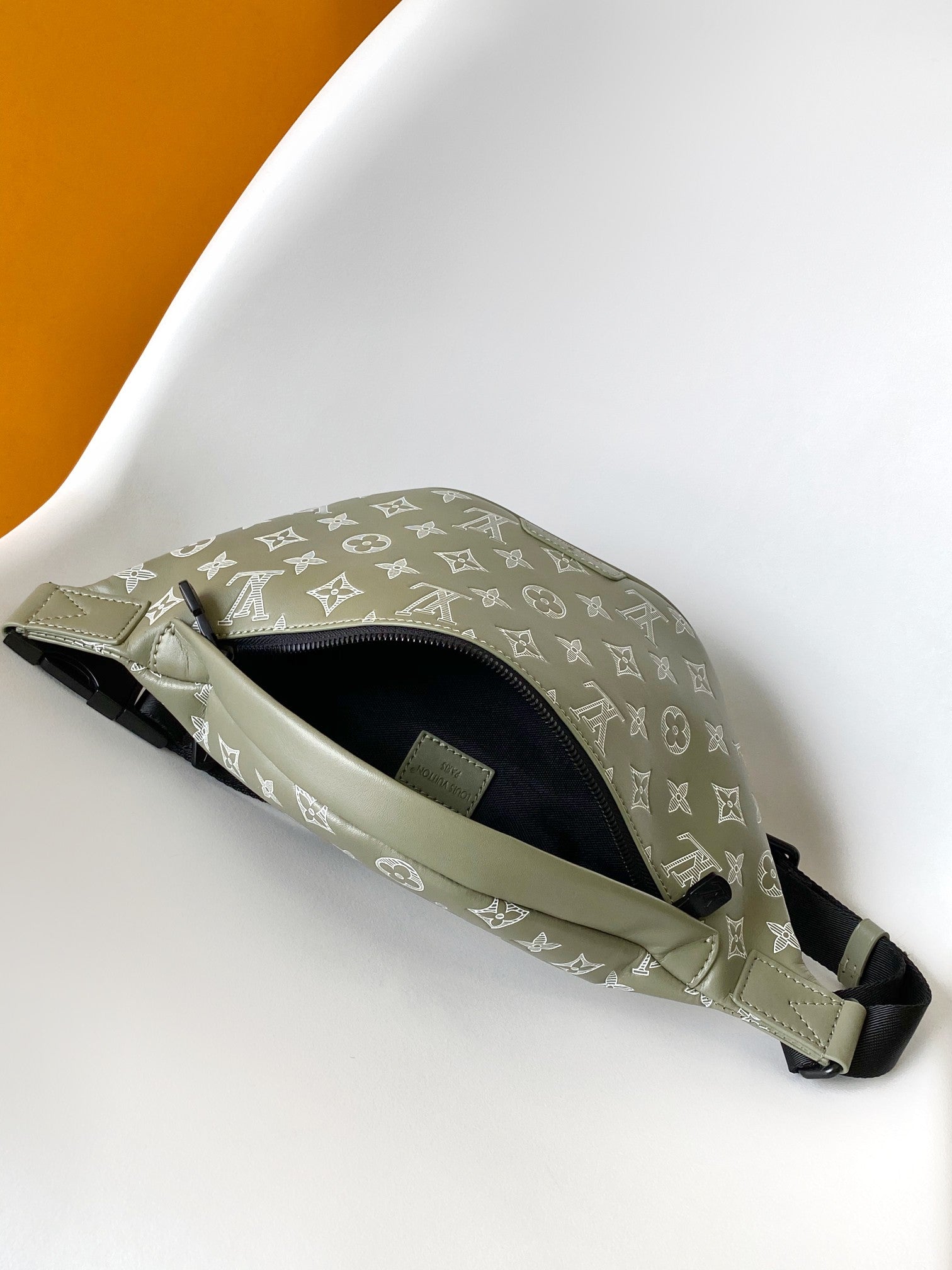 LOUIS VUITTON LV 25S DISCOVERY BUMBAG 44 IN OLIVE GREEN MONOGRAM CALFSKIN AND CANVAS