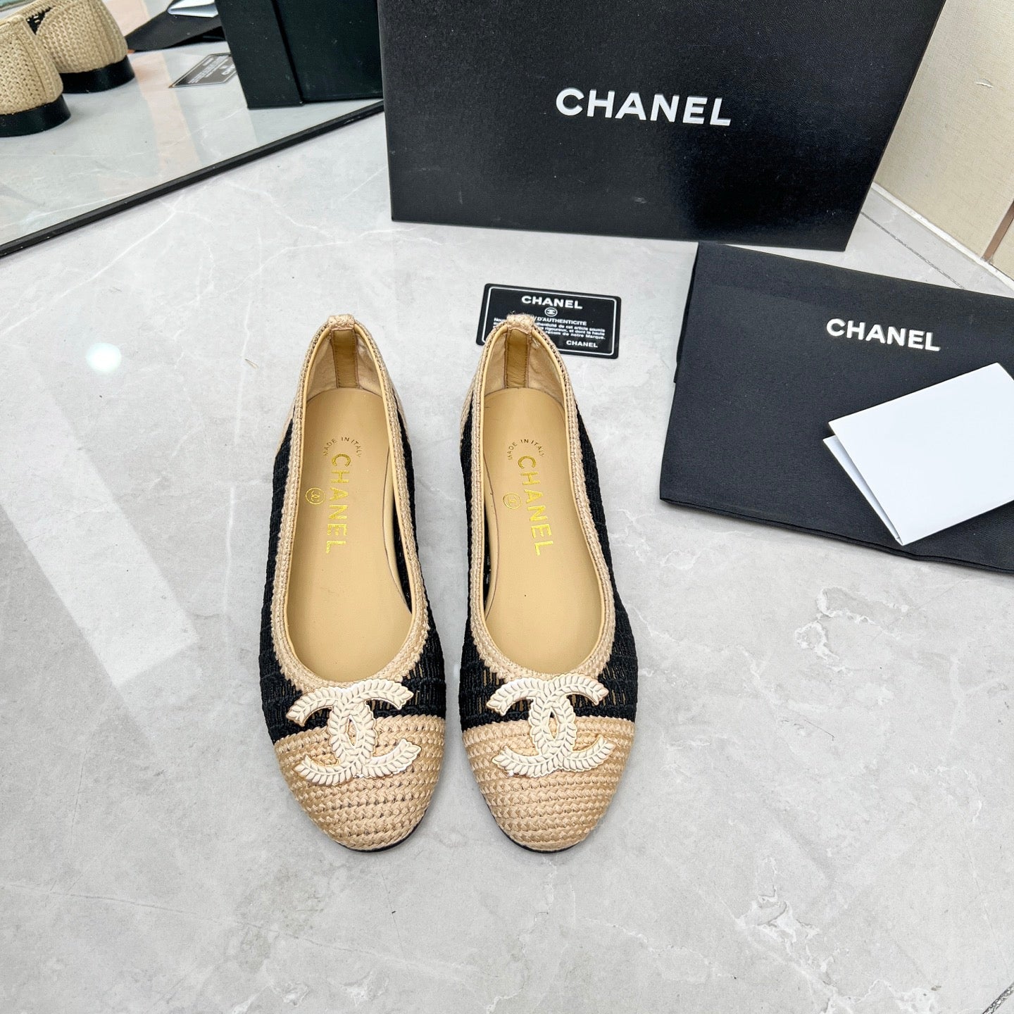 CHANEL BALLET FLAT 10 MM IN BLACK MIX BEIGE RAFFIA