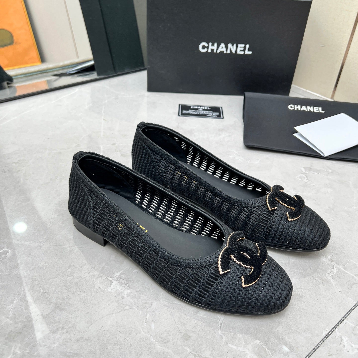 CHANEL BALLET FLAT 10 MM IN BLACK RAFFIA