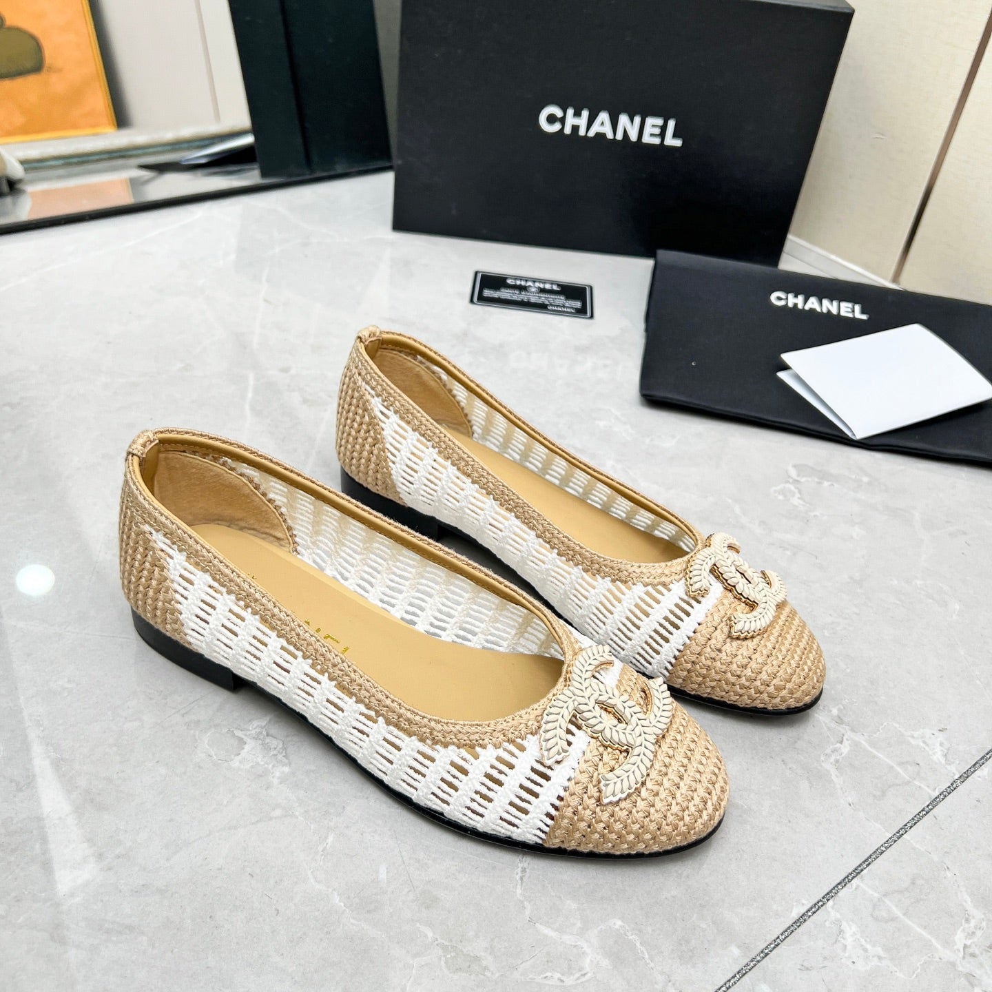 CHANEL BALLET FLAT 10 MM IN WHITE MIX BEIGE RAFFIA