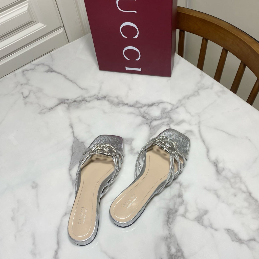 GUCCI 26S FLAT SLIDES IN SILVER CALFSKIN WITH CRYSTAL