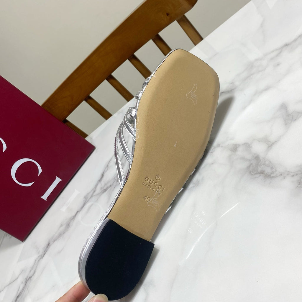 GUCCI 26S FLAT SLIDES IN SILVER CALFSKIN WITH CRYSTAL