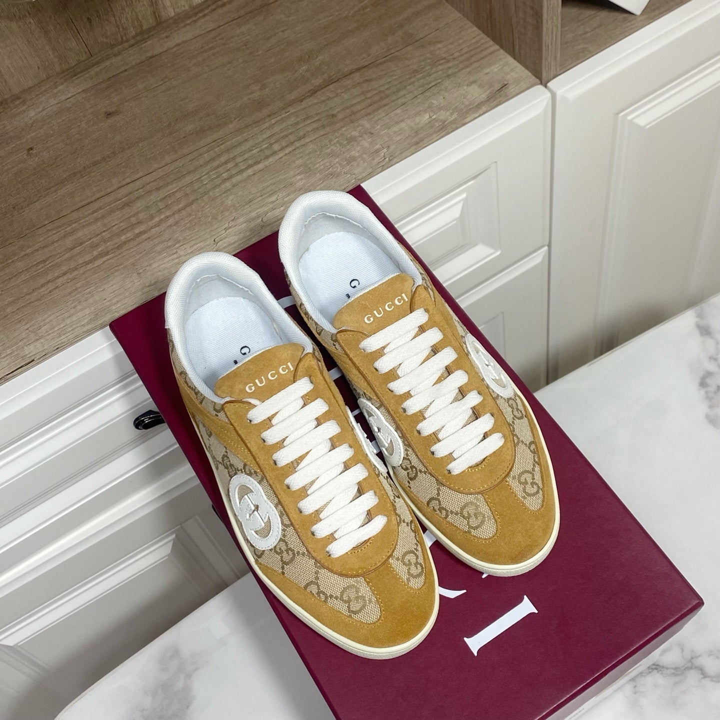 GUCCI 26S SNEAKER IN BEIGE CANVAS AND BROWN SUEDE