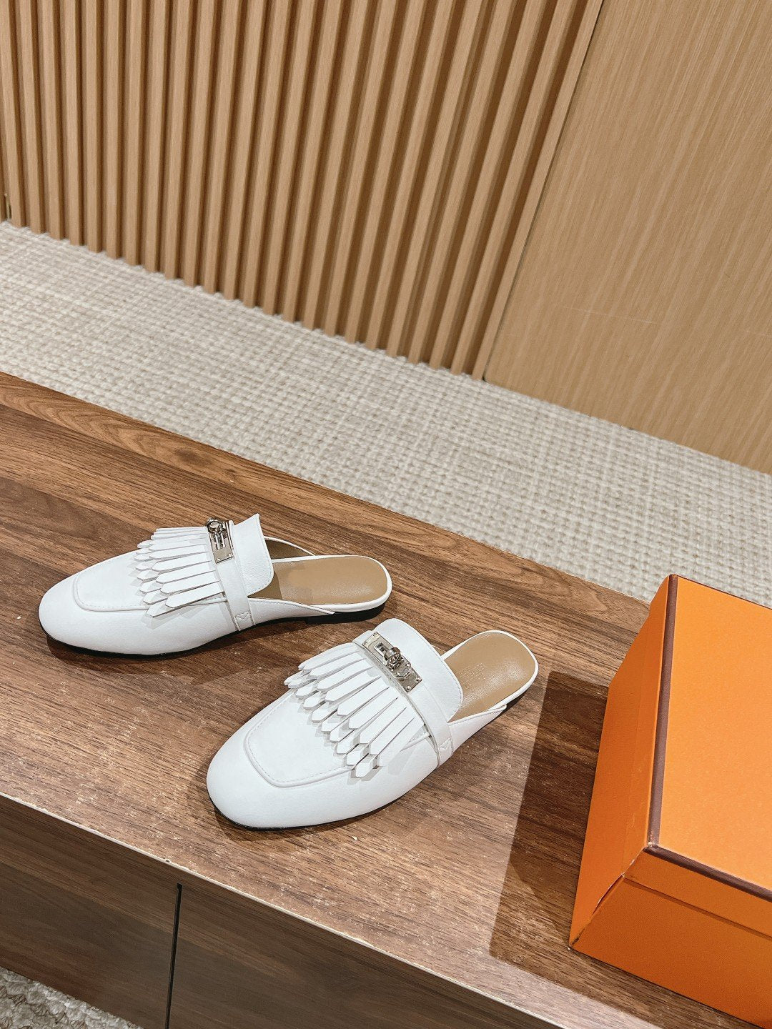 HERMES 0Z Mule Fringed White