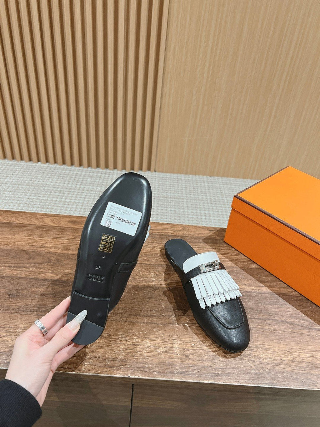 HERMES 0Z Mule Fringed Black/White