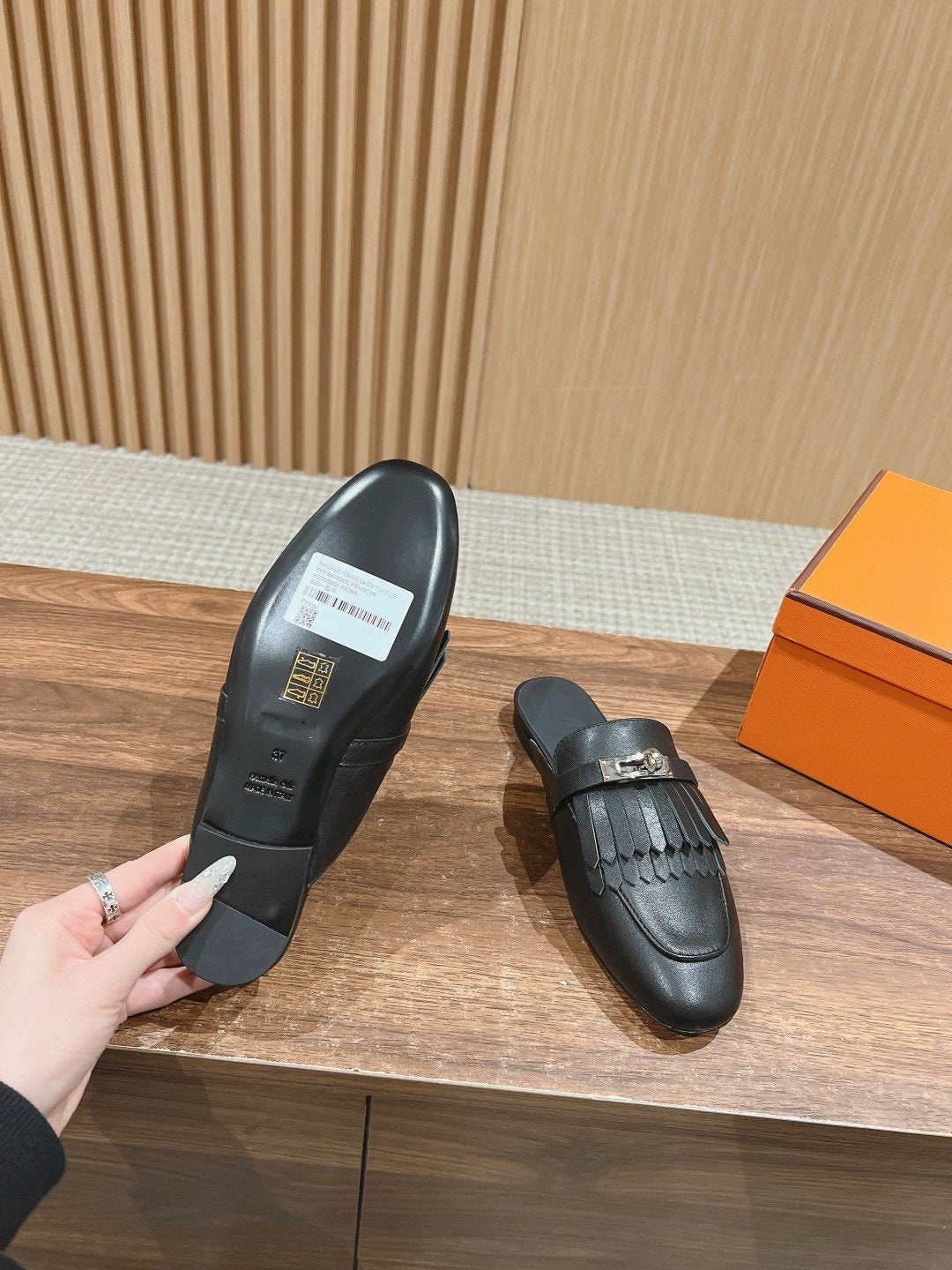 HERMES 0Z Mule Fringed Black