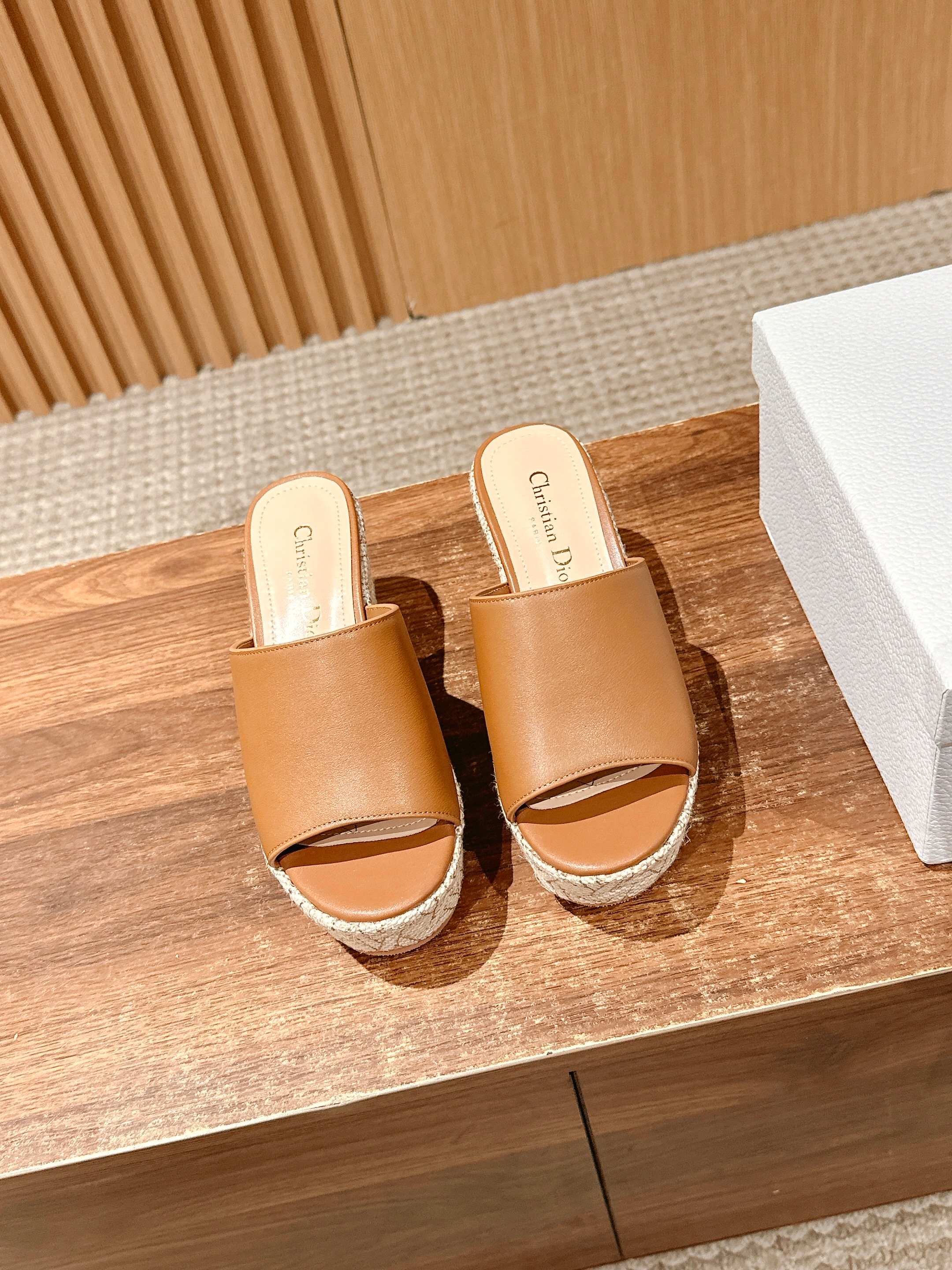 DIOR ATTITUDE WEDGE SLIDE 90MM IN BROWN CALFSKIN NATURAL BEIGE RAFFIA SOLE