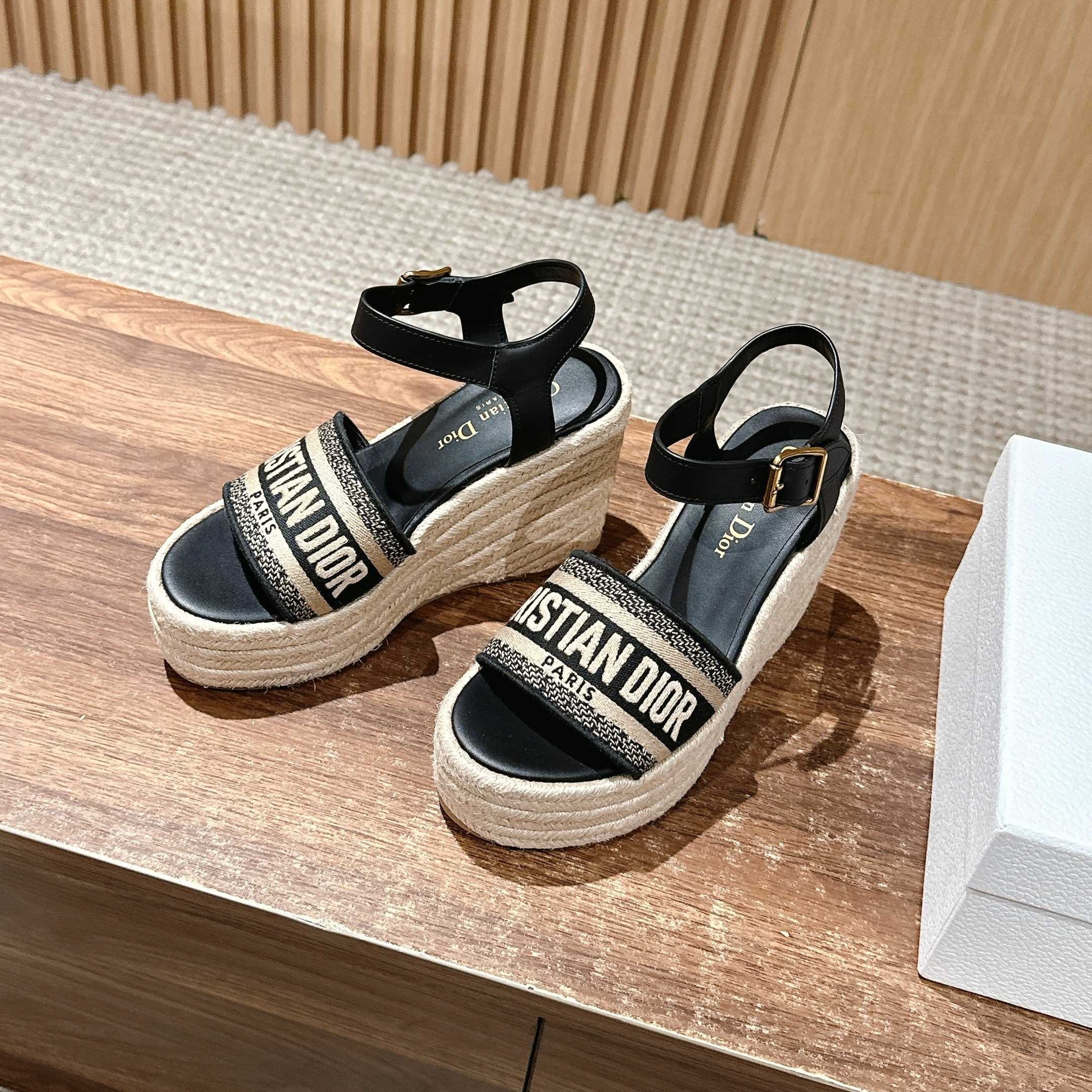 DIOR DWAY WEDGE SANDAL IN BLACK EMBROIDERED COTTON RAFFIA SOLE