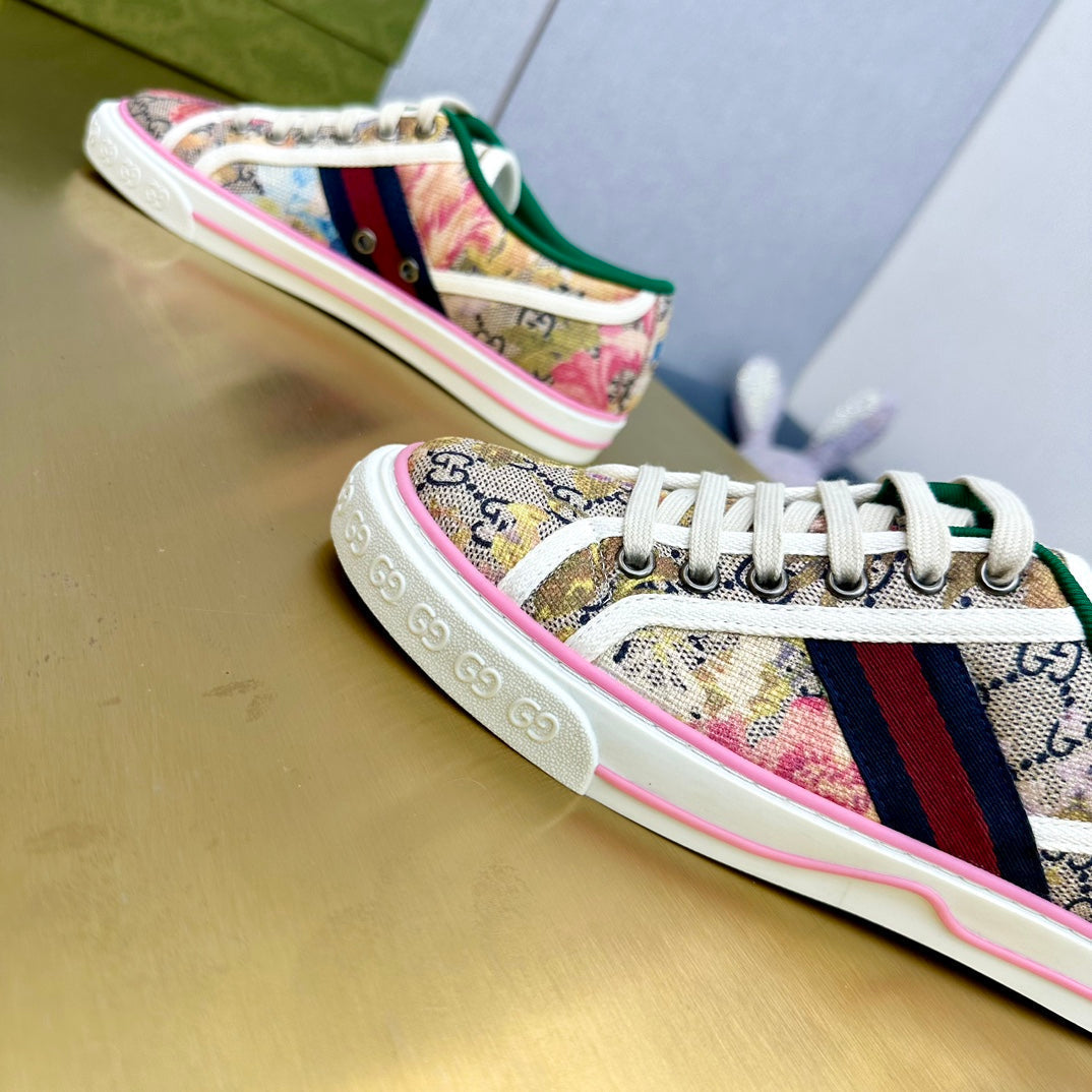 GUCCI TENNIS 1977 TRAINER CANVAS WITH FLOWERS MOTIF