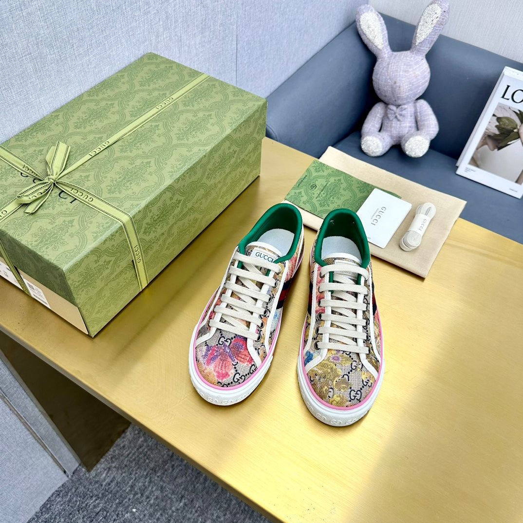 GUCCI TENNIS 1977 TRAINER CANVAS WITH FLOWERS MOTIF