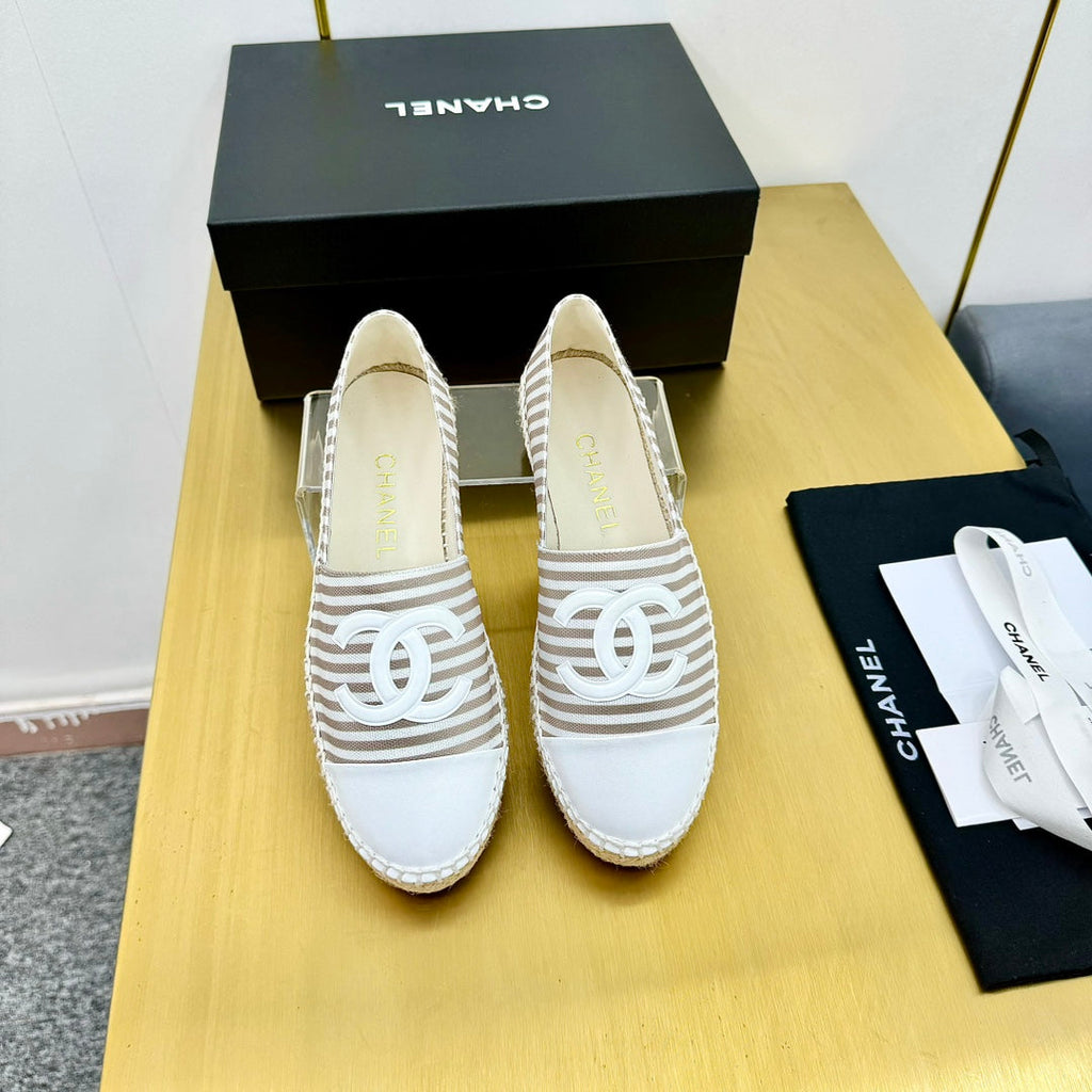 CHANEL SLIP-ON 25S IN BEIGE AND WHITE FABRIC WITH STRIPED PATTERN