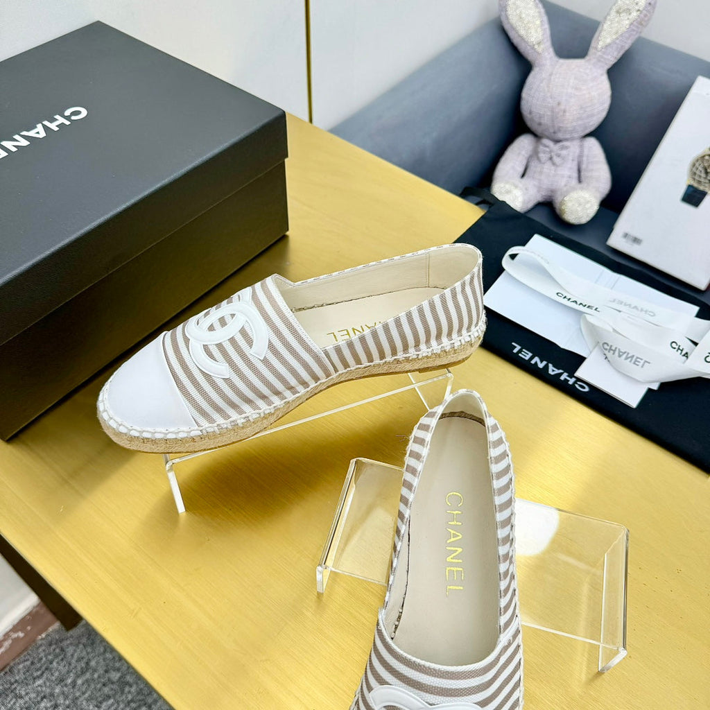 CHANEL SLIP-ON 25S IN BEIGE AND WHITE FABRIC WITH STRIPED PATTERN