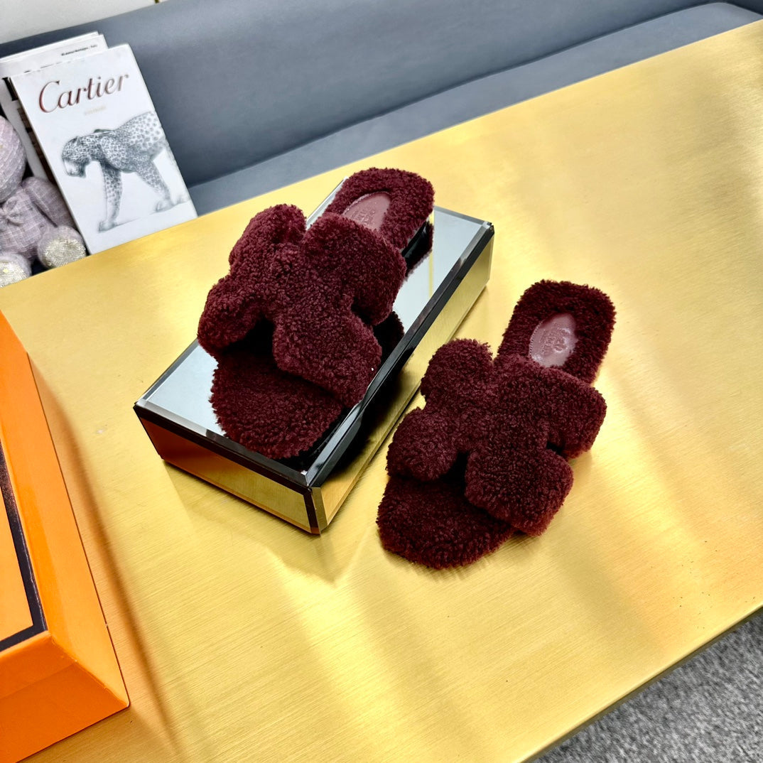 HERMES 0RAN SHEARLING SANDALS MAHOGANY RED