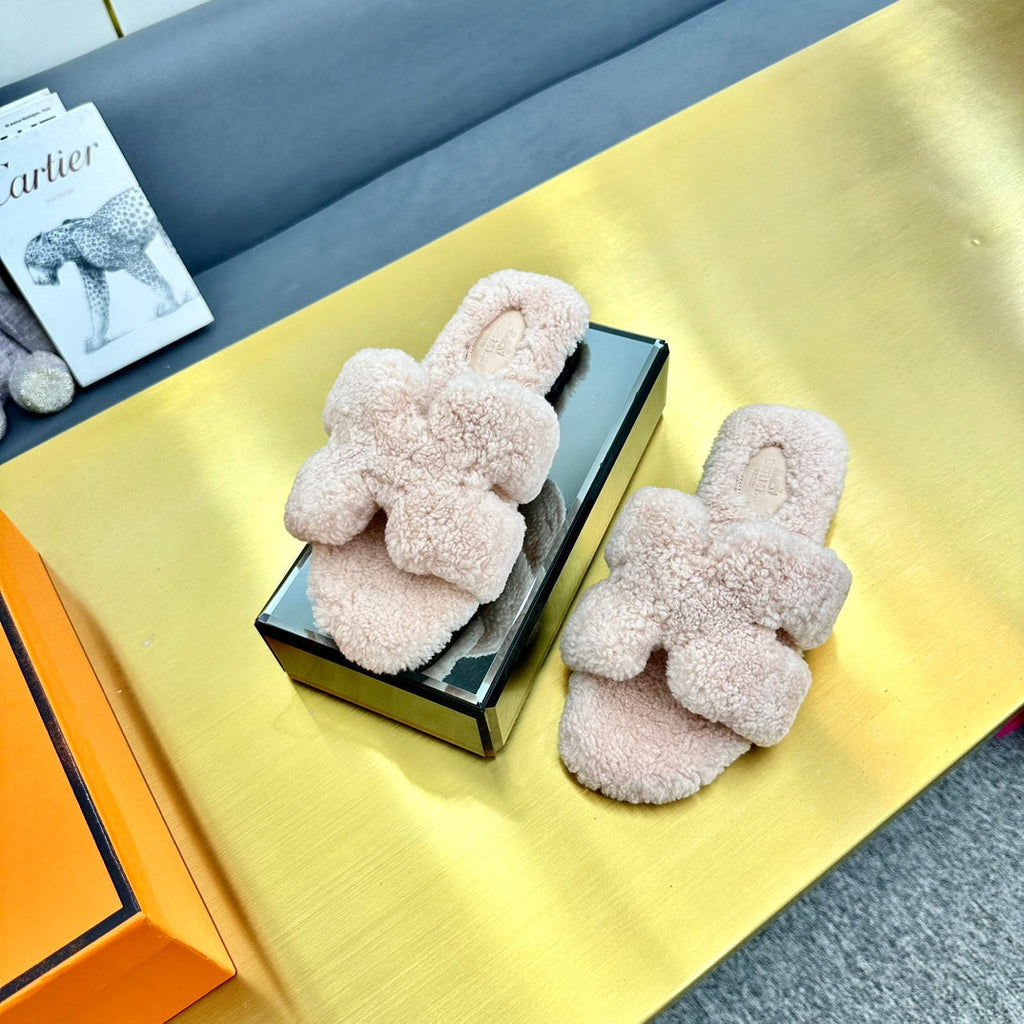 HERMES 0RAN SHEARLING SANDALS LIGHT PINK