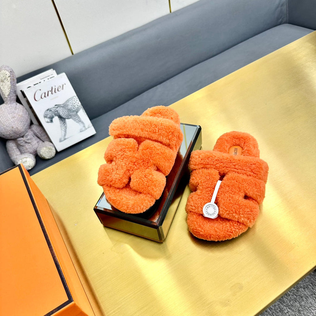 HERMES CHYPRE SANDAL IN SPANISH ORANGE SHEARLING