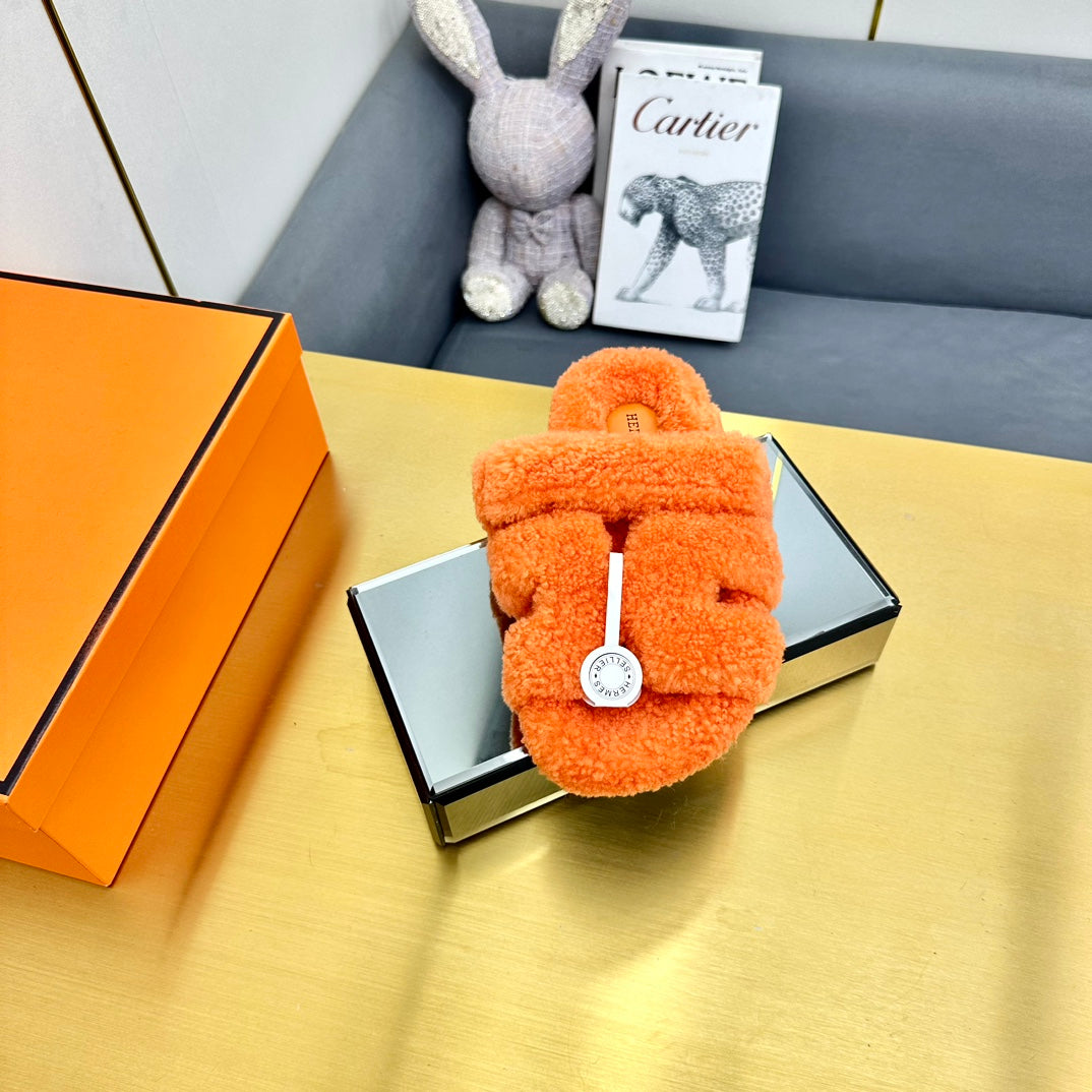 HERMES CHYPRE SANDAL IN SPANISH ORANGE SHEARLING