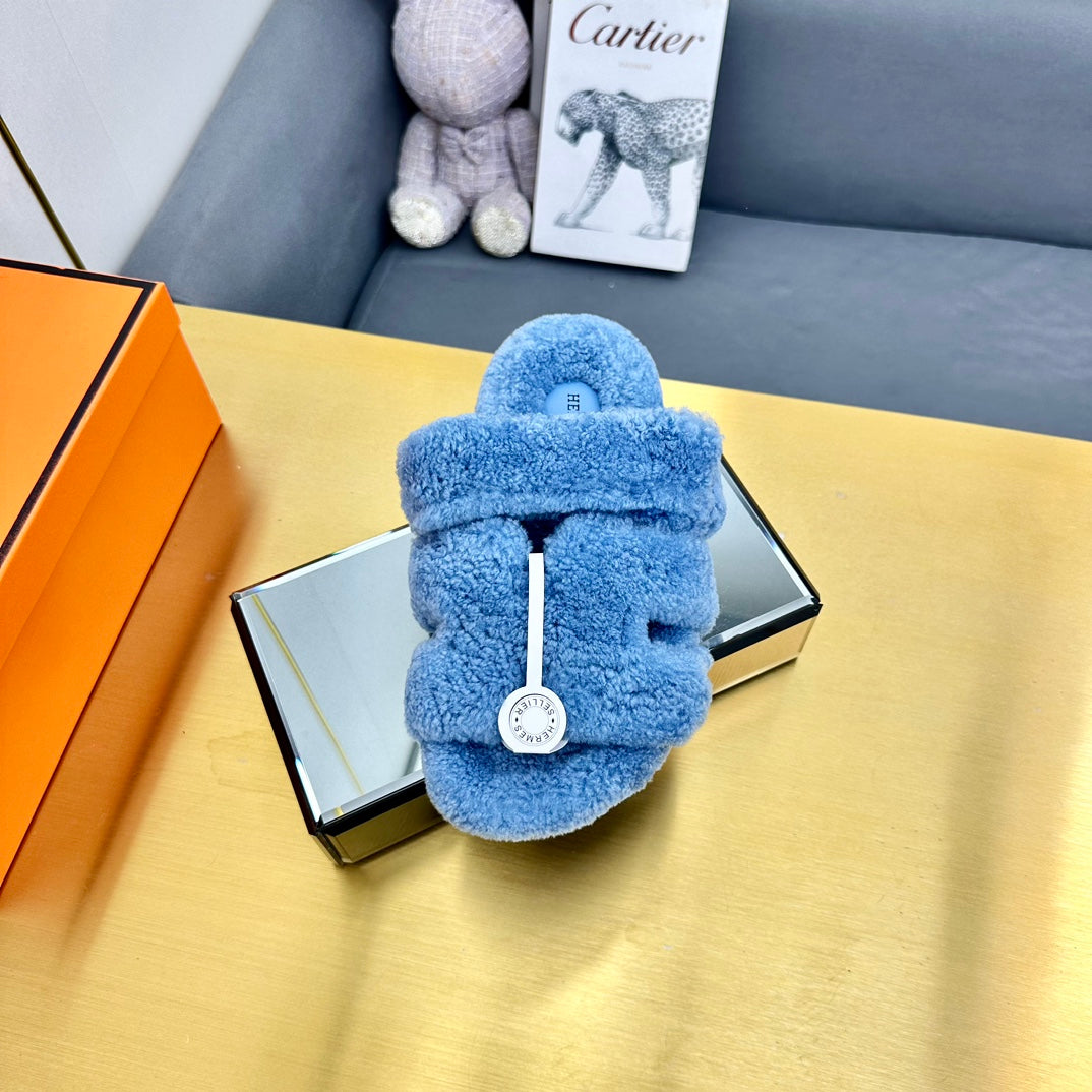 HERMES CHYPRE SANDAL IN OCEAN BLUE SHEARLING