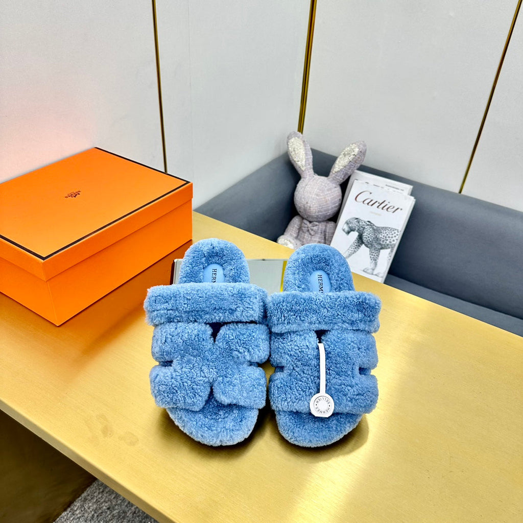 HERMES CHYPRE SANDAL IN OCEAN BLUE SHEARLING