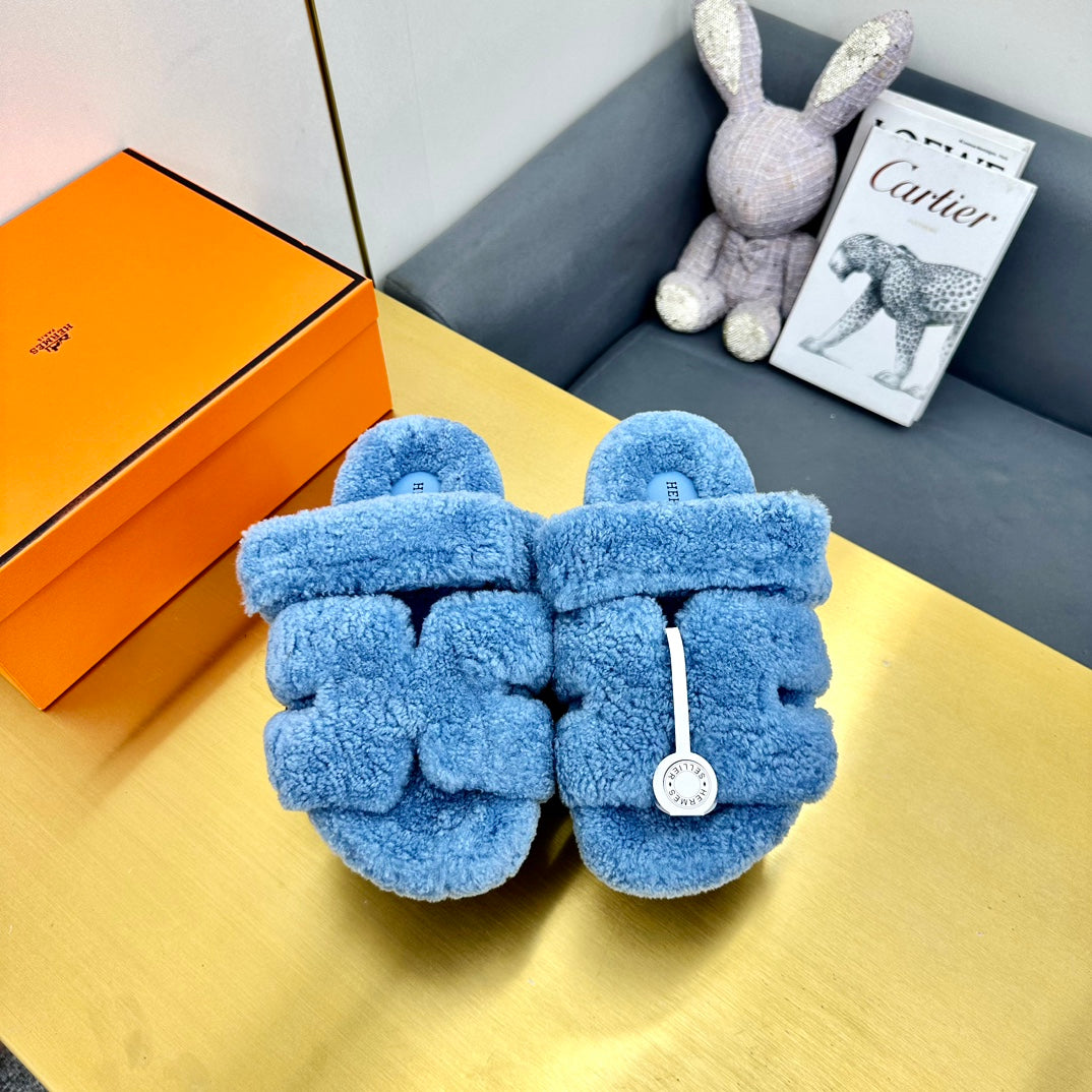 HERMES CHYPRE SANDAL IN OCEAN BLUE SHEARLING