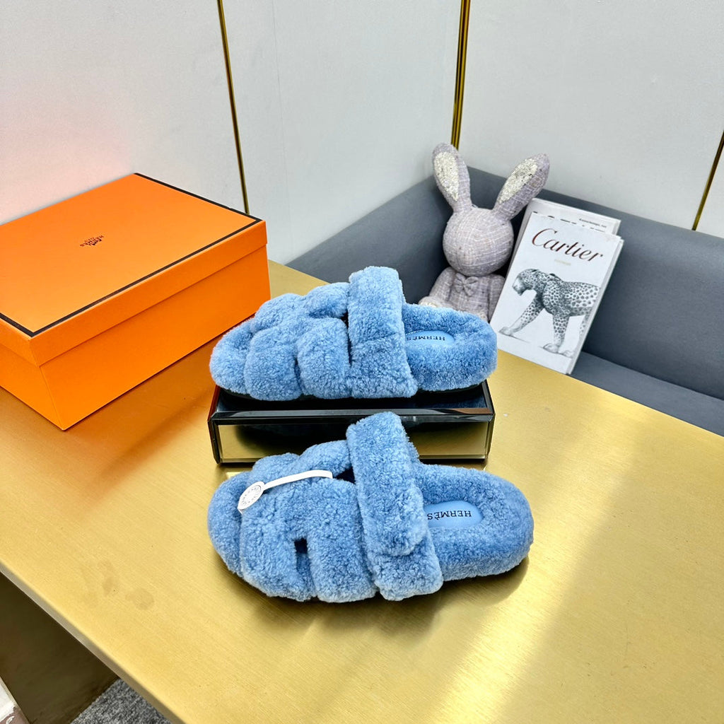HERMES CHYPRE SANDAL IN OCEAN BLUE SHEARLING