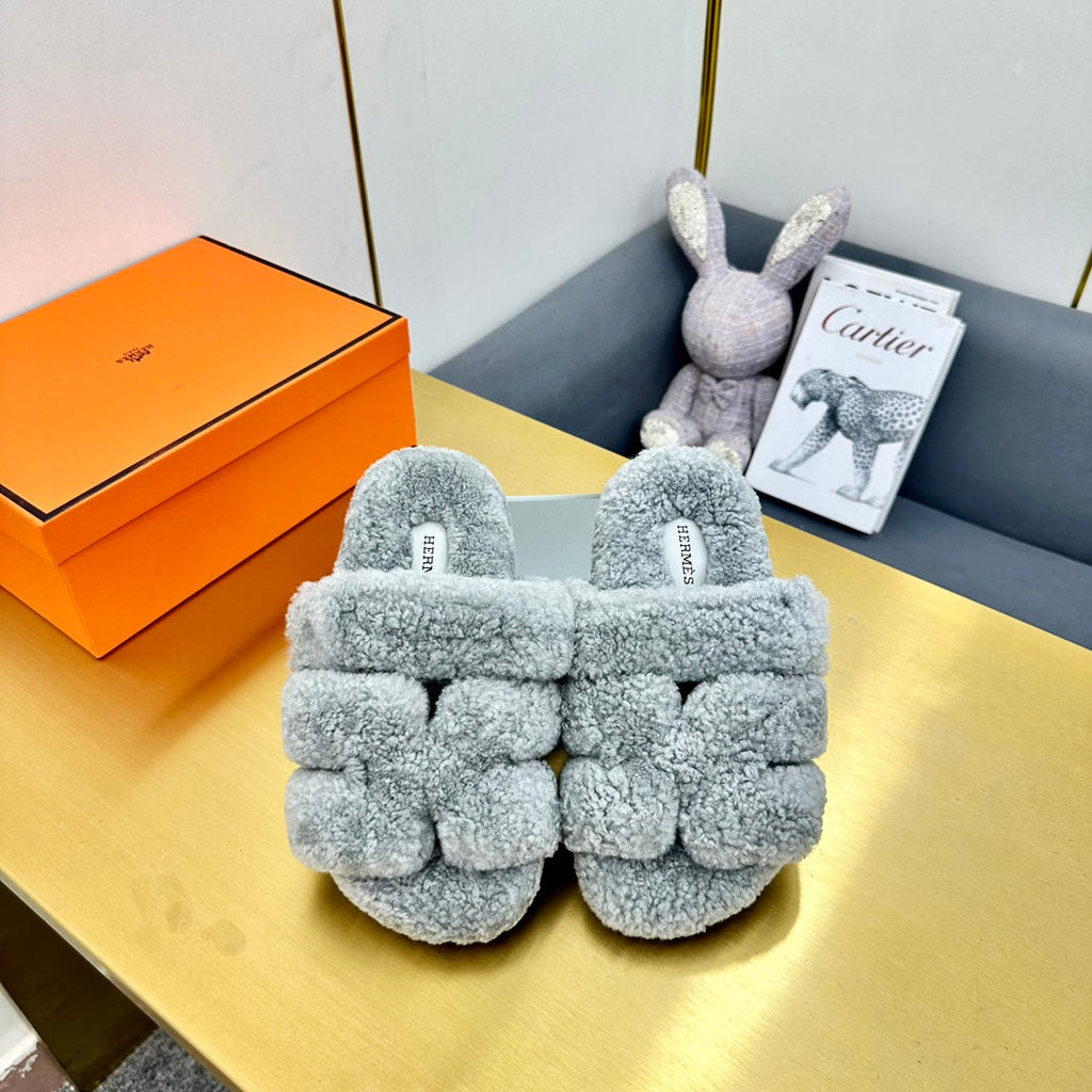 HERMES CHYPRE SANDAL IN CLOUD GRAY SHEARLING
