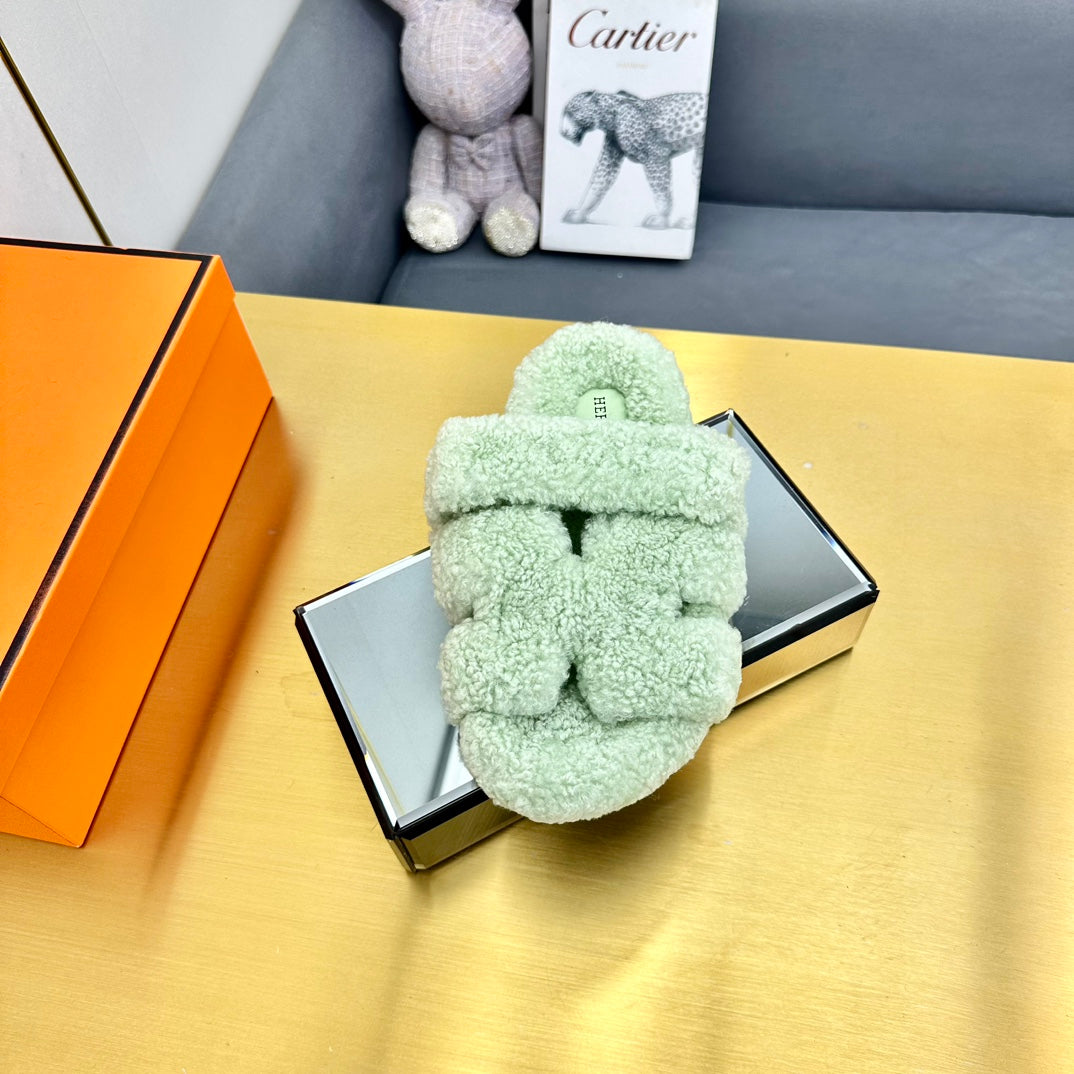 HERMES CHYPRE SANDAL IN PASTEL GREEN SHEARLING