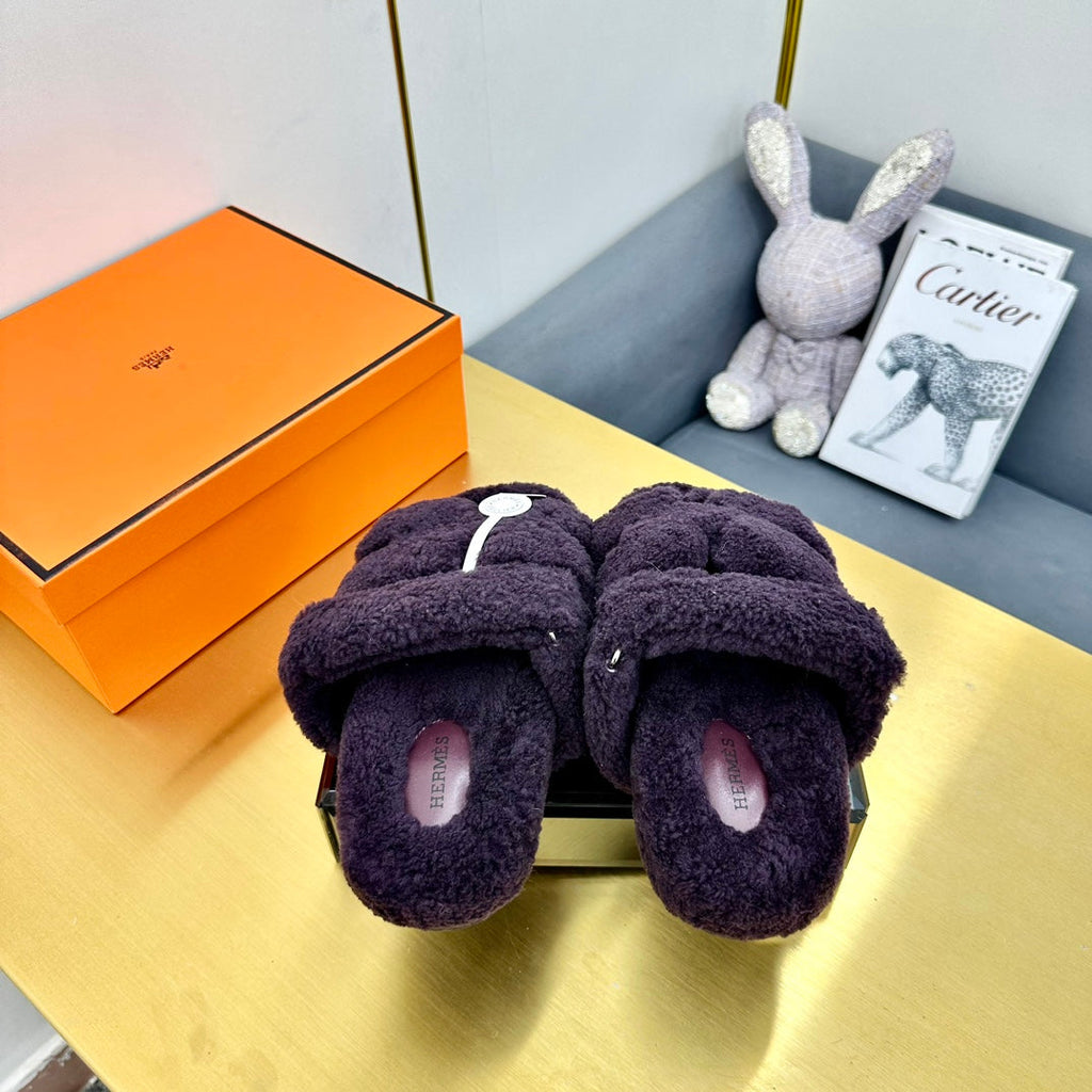 HERMES CHYPRE SANDAL IN EGGPLANT PURPLE SHEARLING