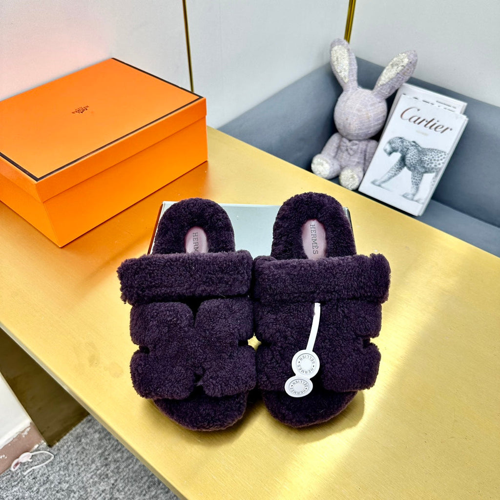 HERMES CHYPRE SANDAL IN EGGPLANT PURPLE SHEARLING