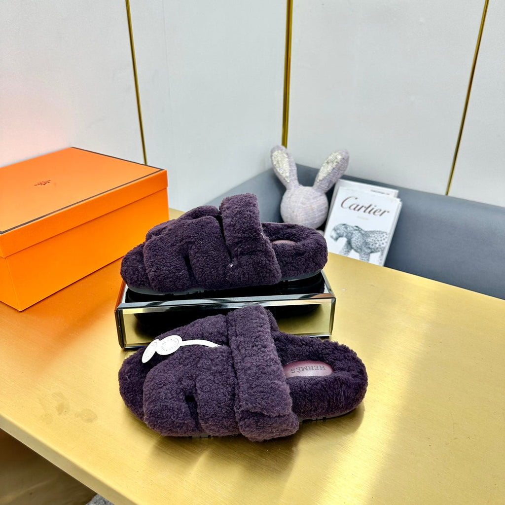 HERMES CHYPRE SANDAL IN EGGPLANT PURPLE SHEARLING