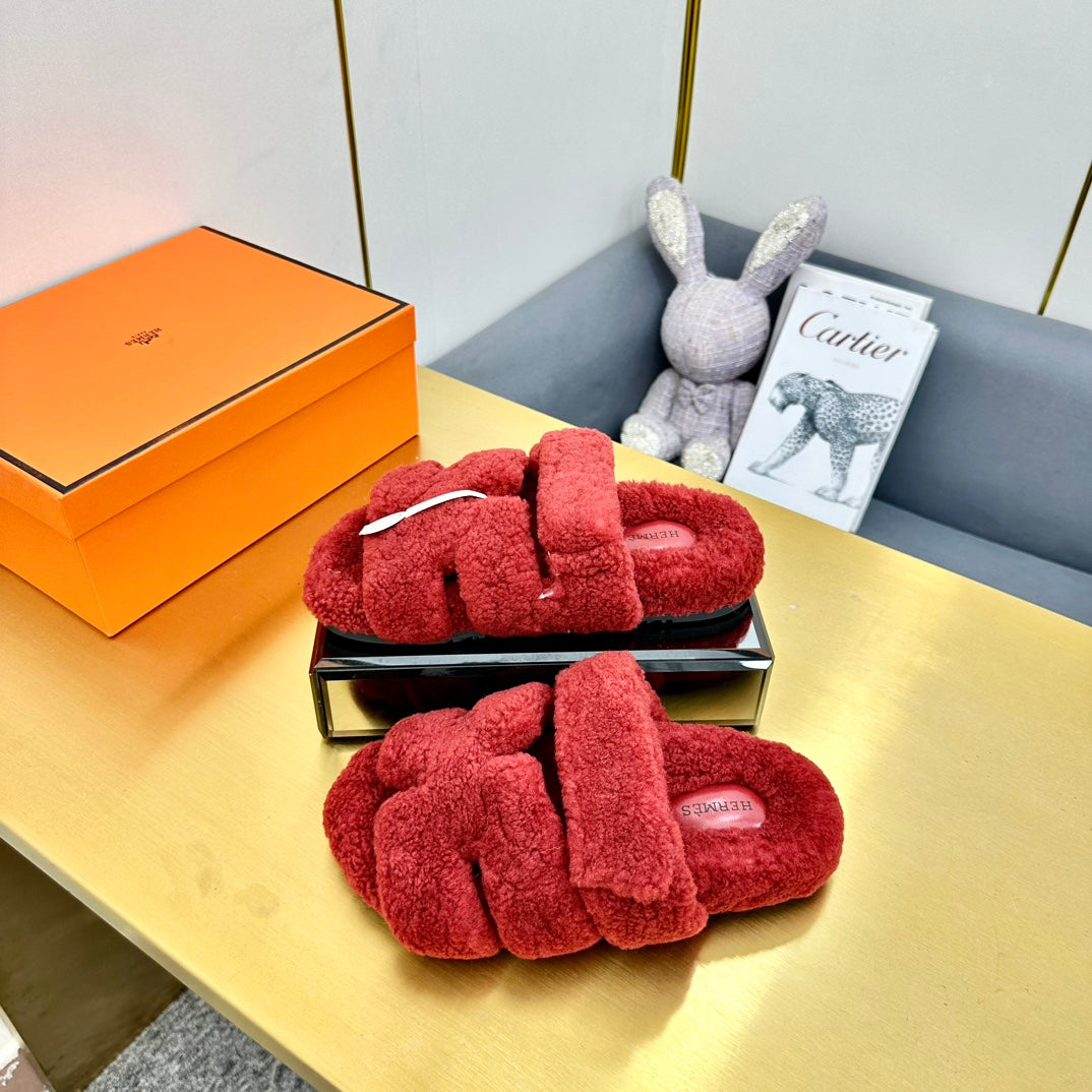 HERMES CHYPRE SANDAL IN SCARLET RED SHEARLING